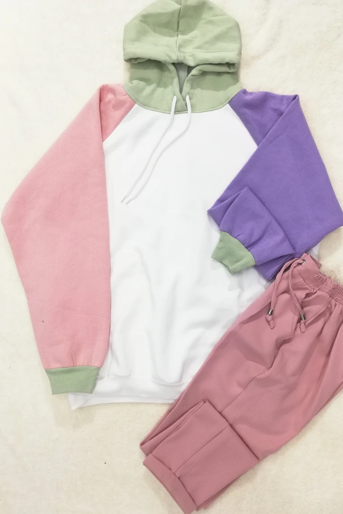 Ekru Renkli Sweatshirt