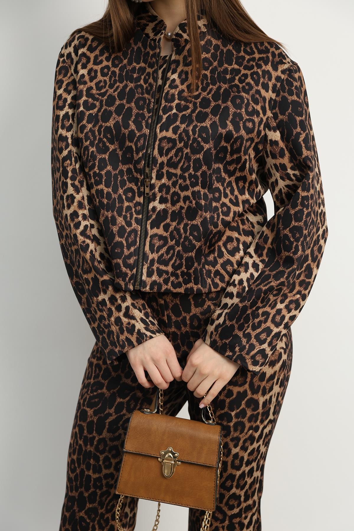 Leopar Desenli Takım