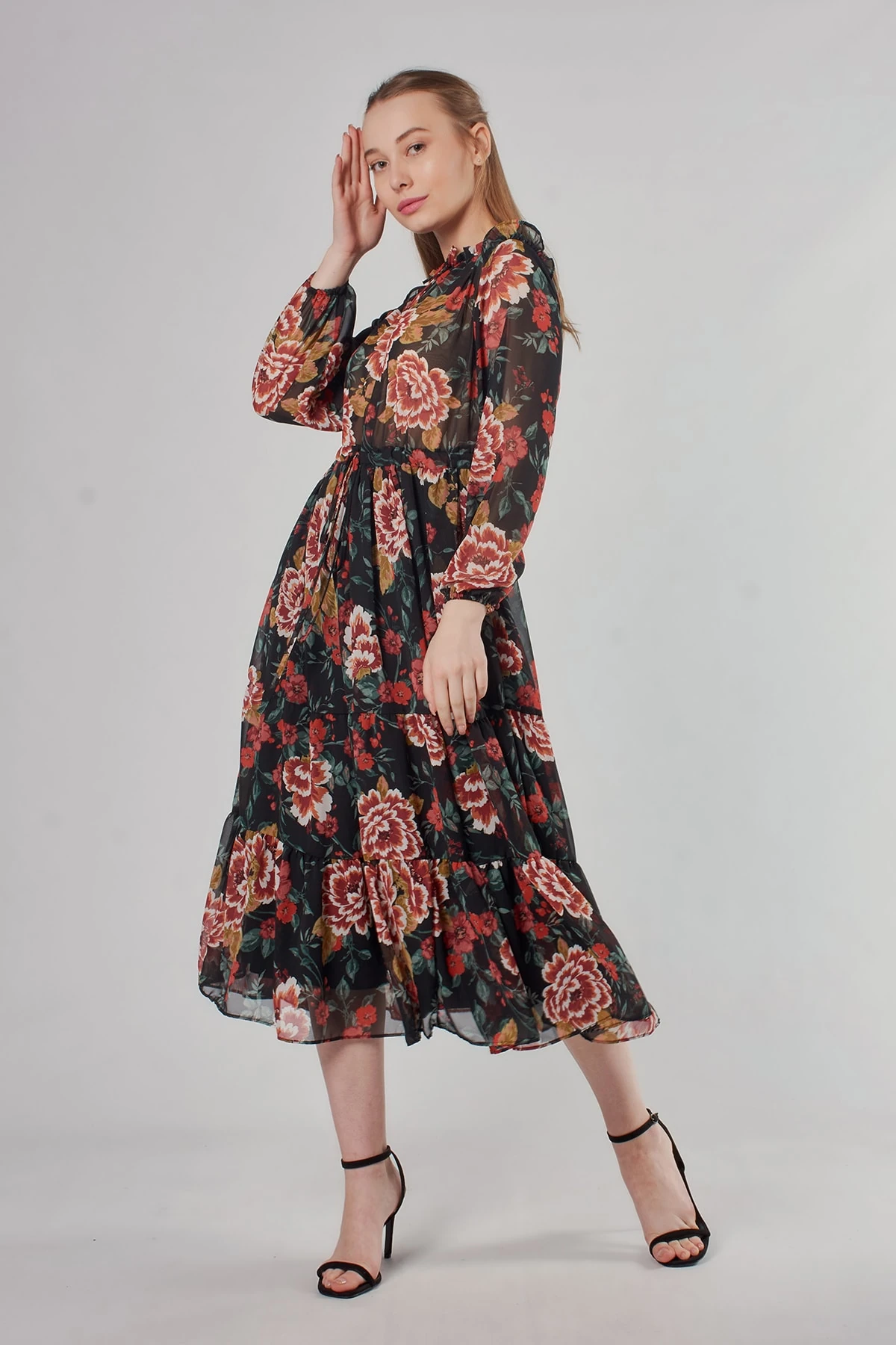 Çiçek Desenli Midi Boy Elbise