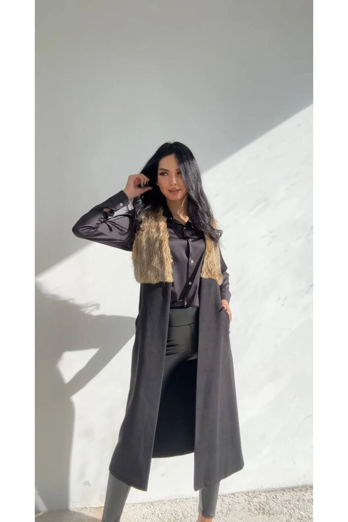 Kürklü Agraf Detaylı Uzun Yelek