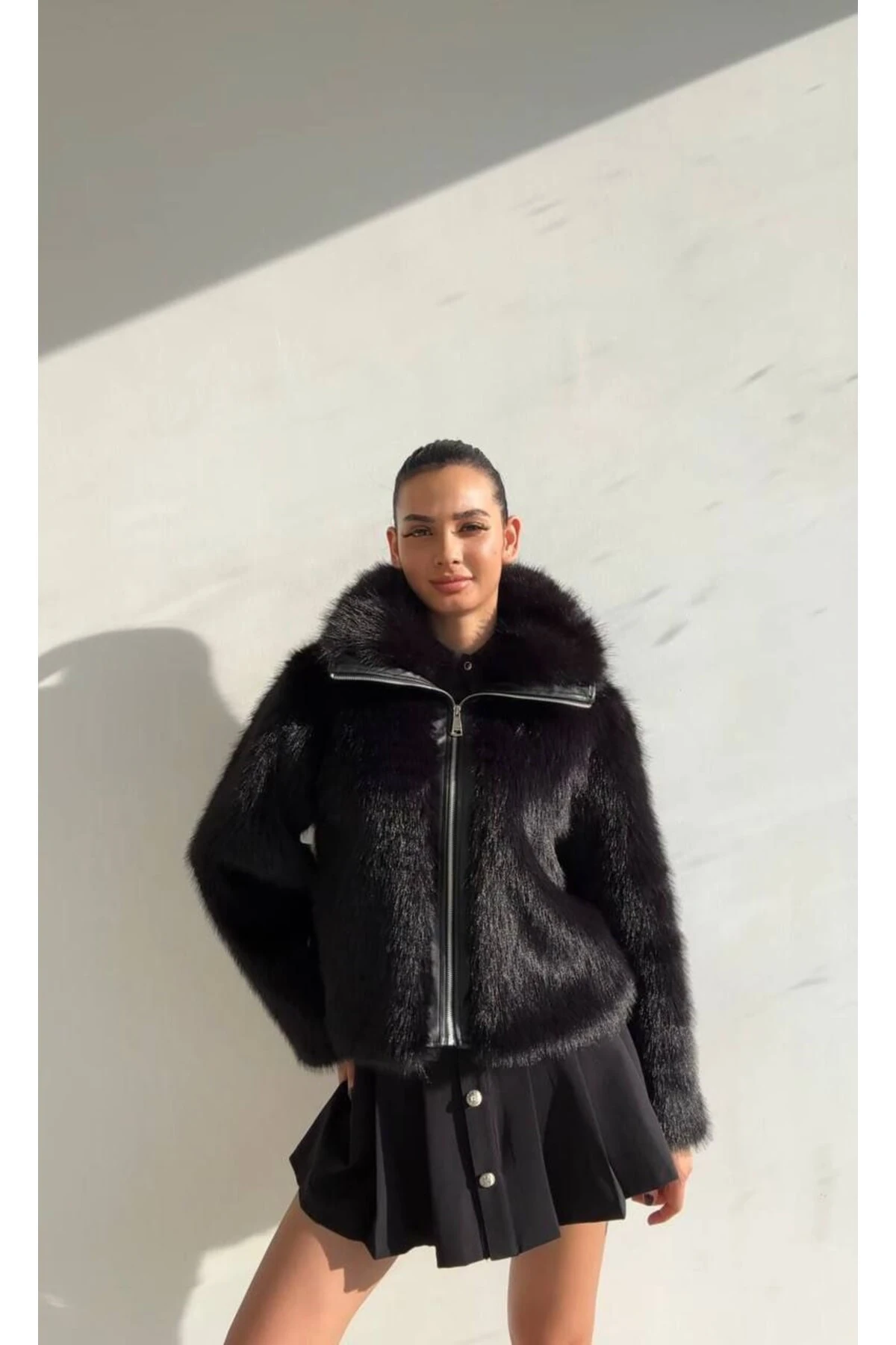 Siyah Fermuarlı Kürk