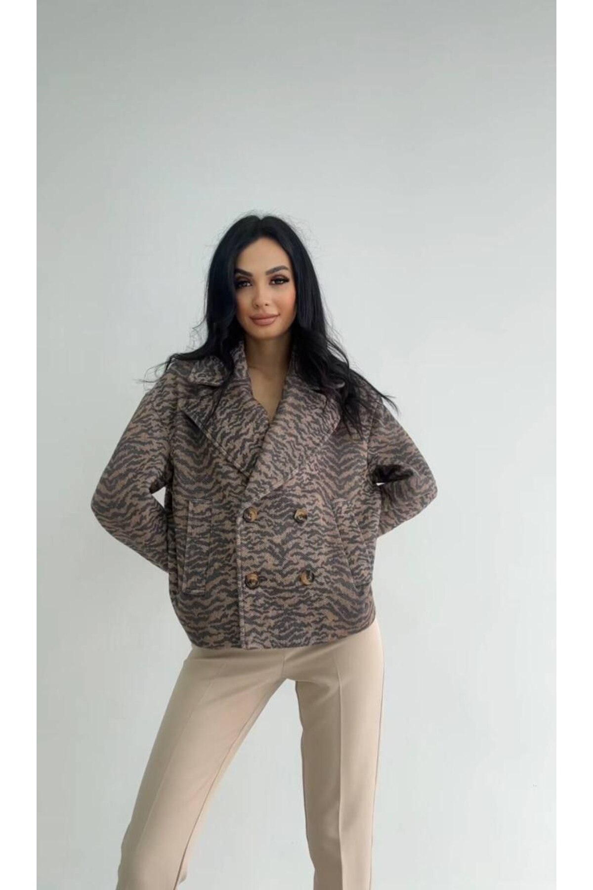 Oversize Düğmeli Astarlı Cepli Kısa Kaban