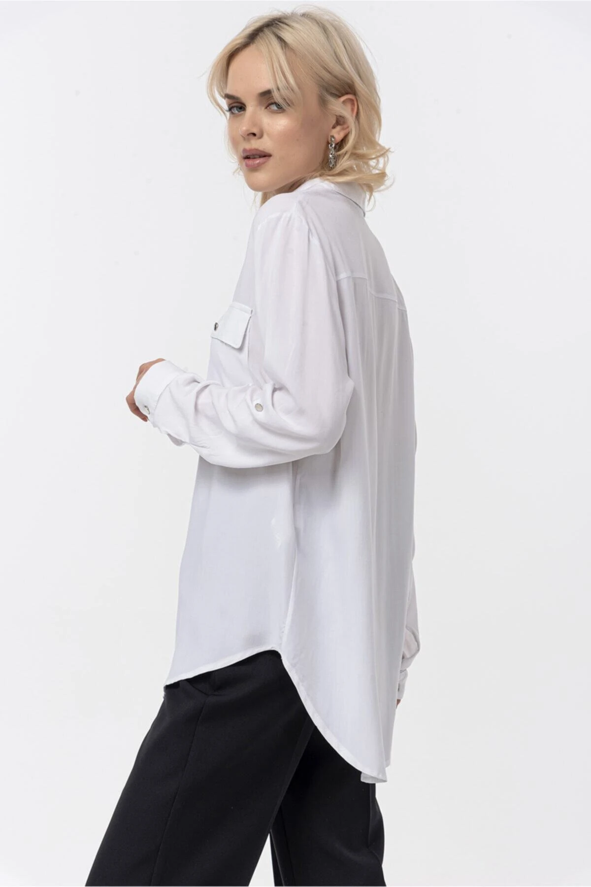Çift Cepli Beyaz Boyfriend Kadın Gömlek