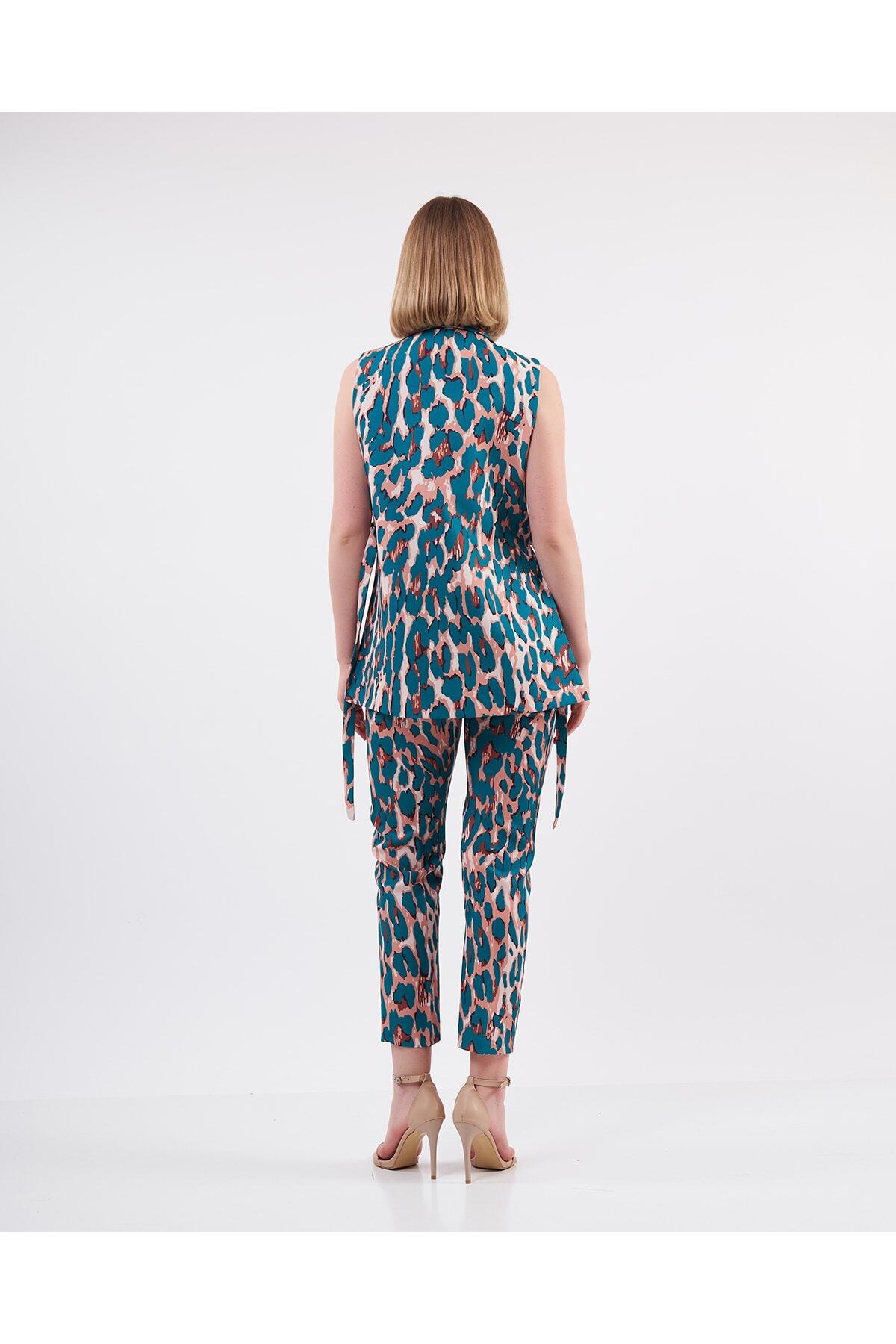 Desenli Tokalı Yelek