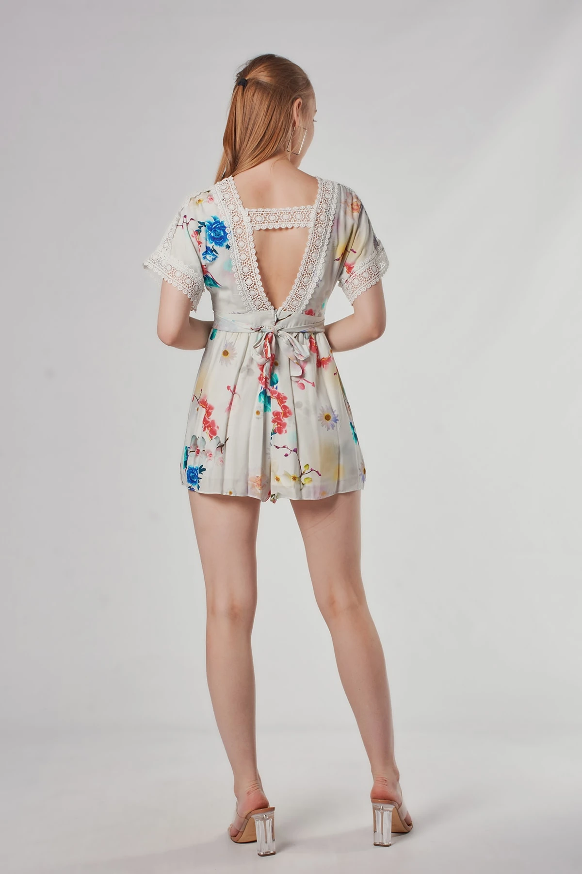 Dantel Detaylı Çiçek Desenli Tulum