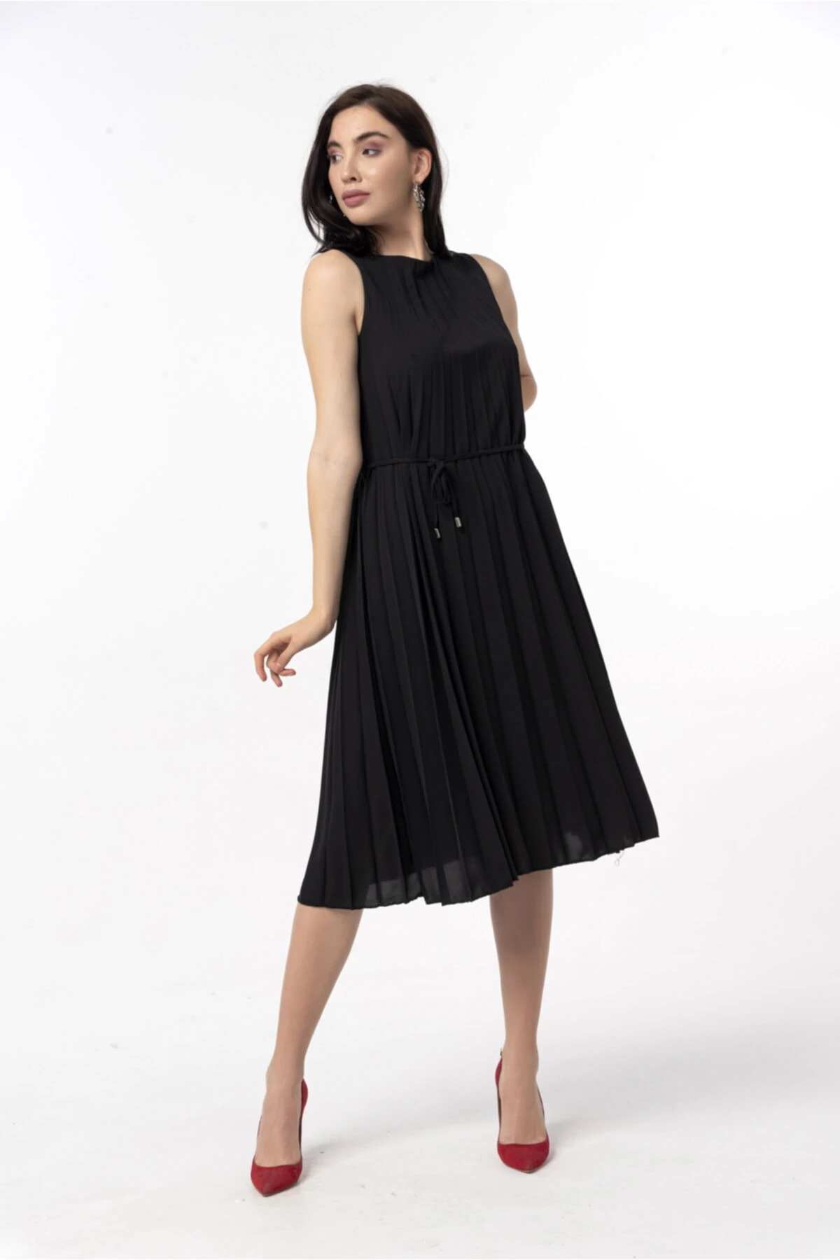 Siyah Piliseli Anvelop Kolsuz Elbise