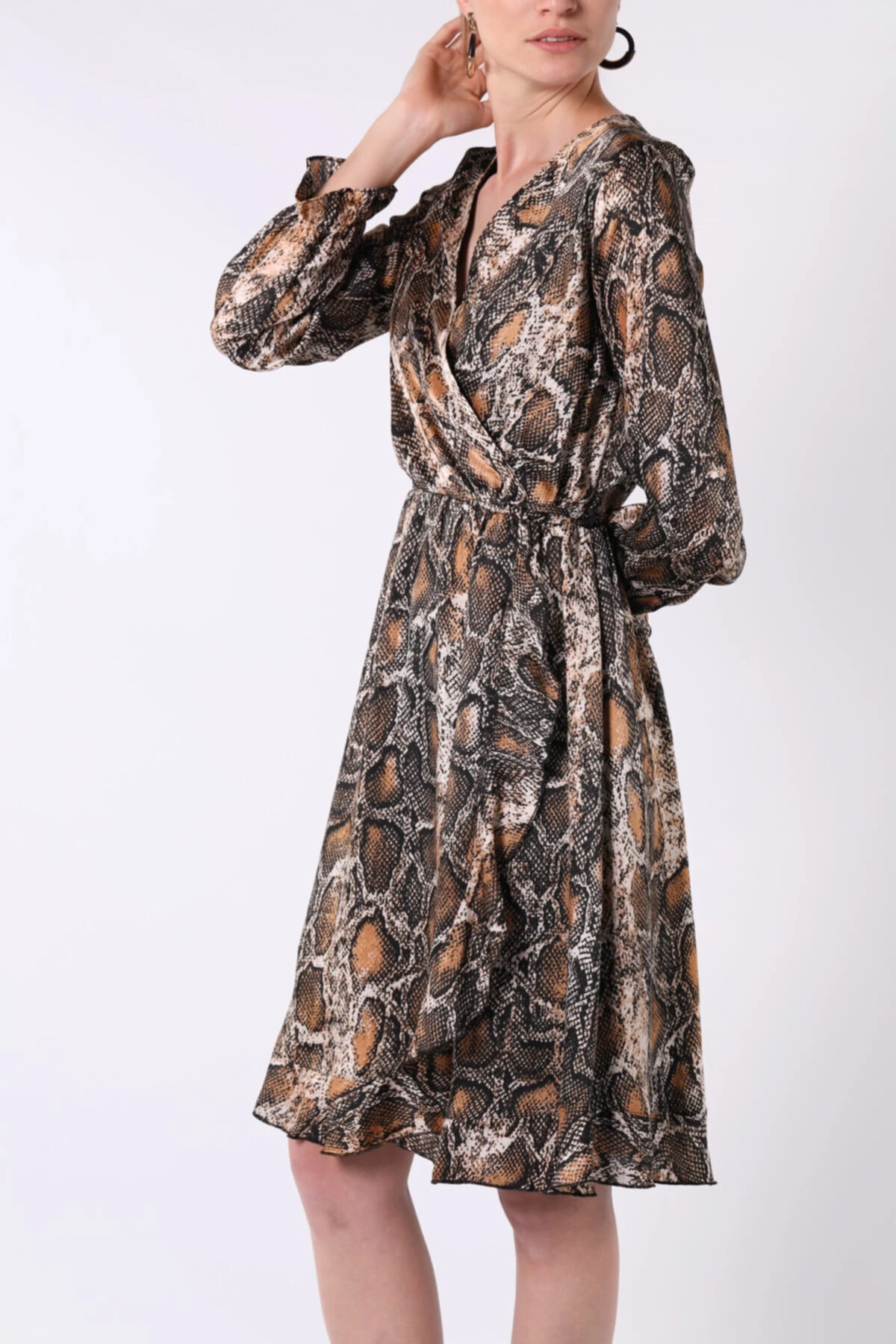 Kruvaze Yaka Yılan Desenli Saten Elbise