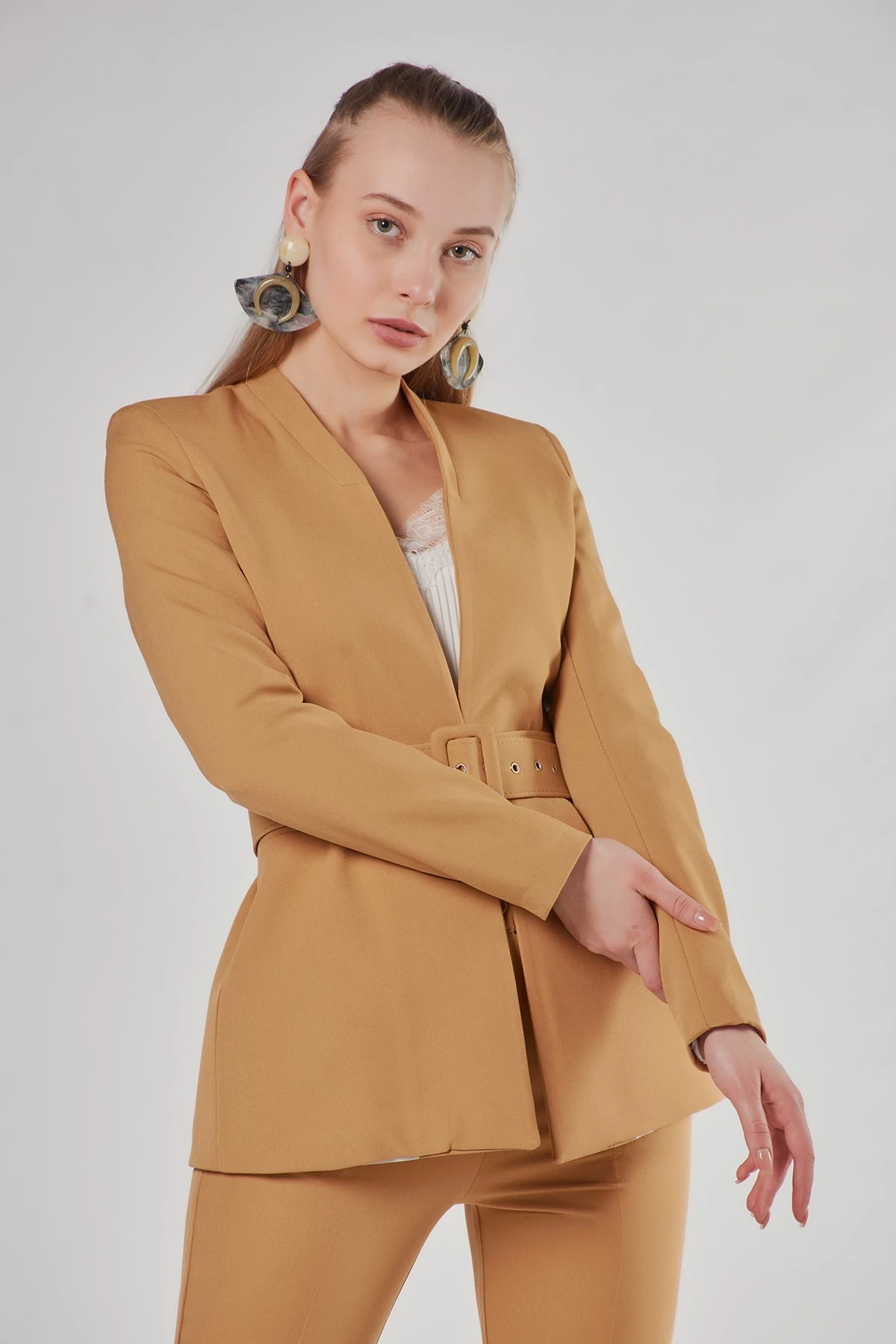 Kemerli Karamel Kadın Blazer Ceket