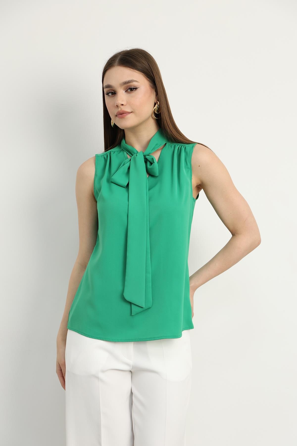 Emerald Yaka Detaylı Bluz Yeşil
