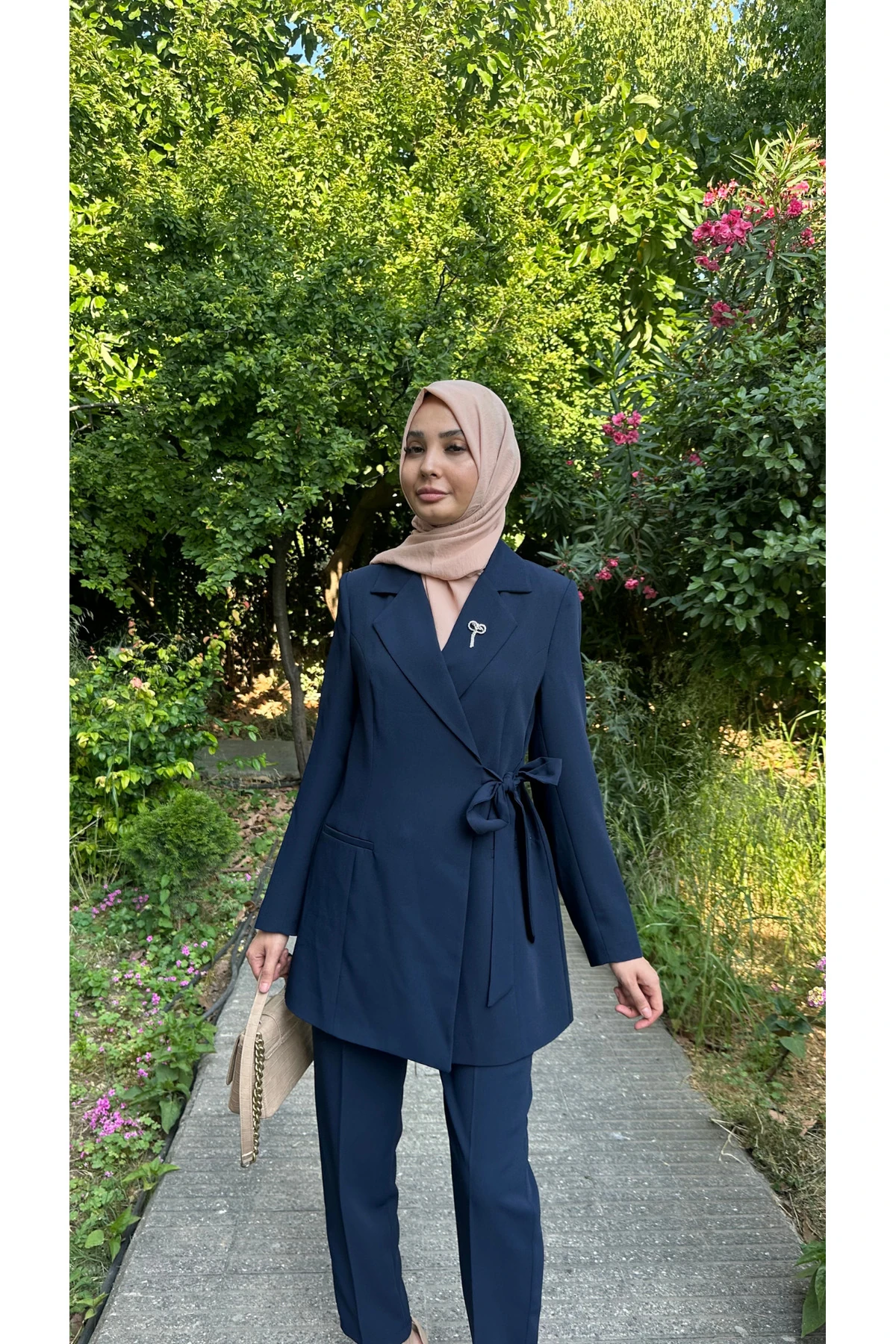 Bronşlu Yandan Bağlamalı Ceketli Takım Lacivert