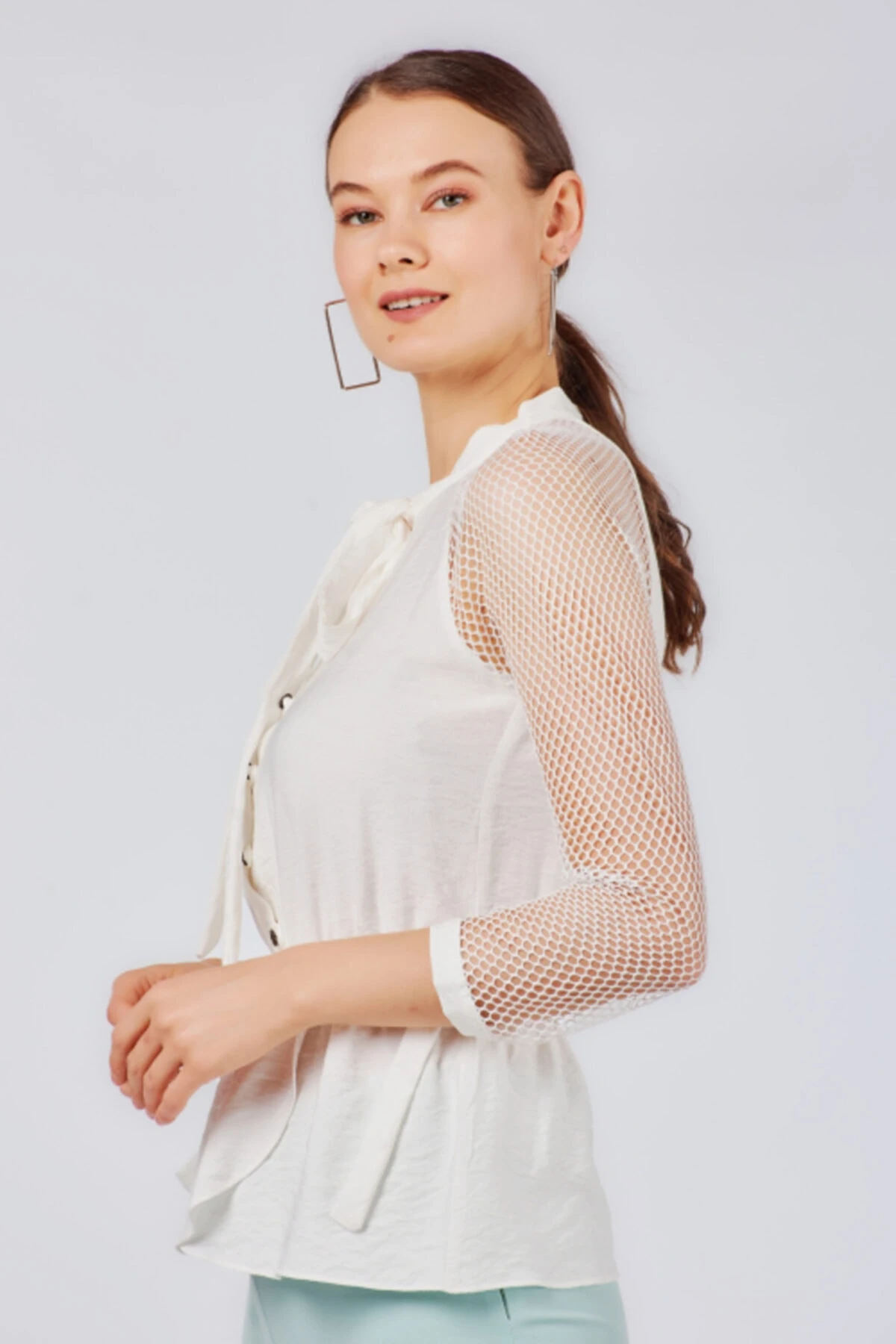 File Detaylı Truvakar Kol Ekru Bluz
