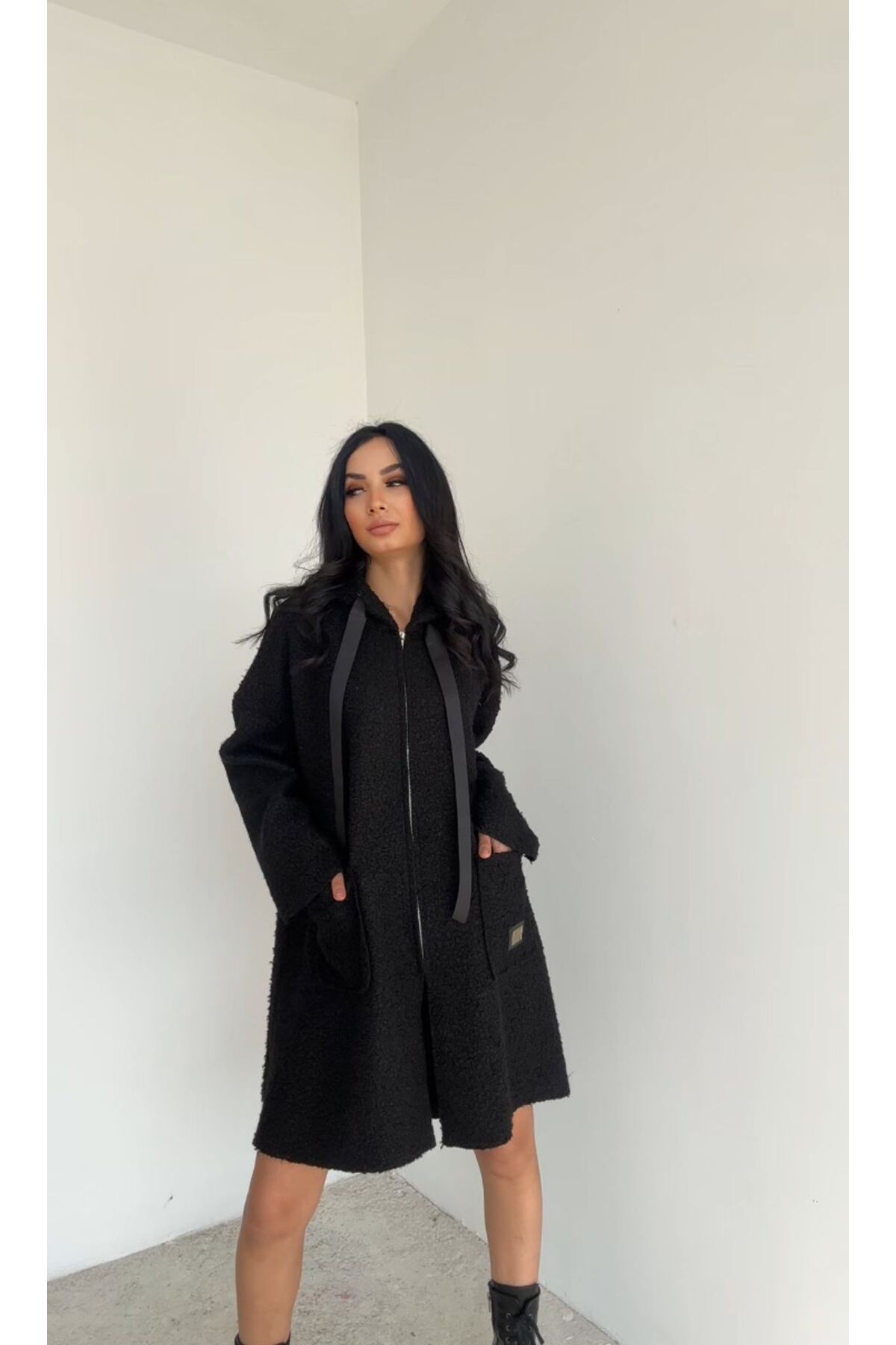 Kapüşonlu Cepli Astarsız Hafif Buklet Oversize Kaban