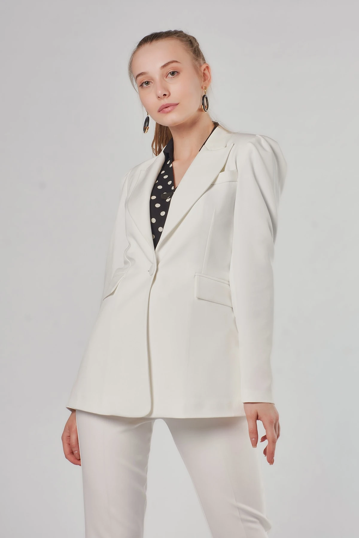 Düğmeli Ekru Ceket