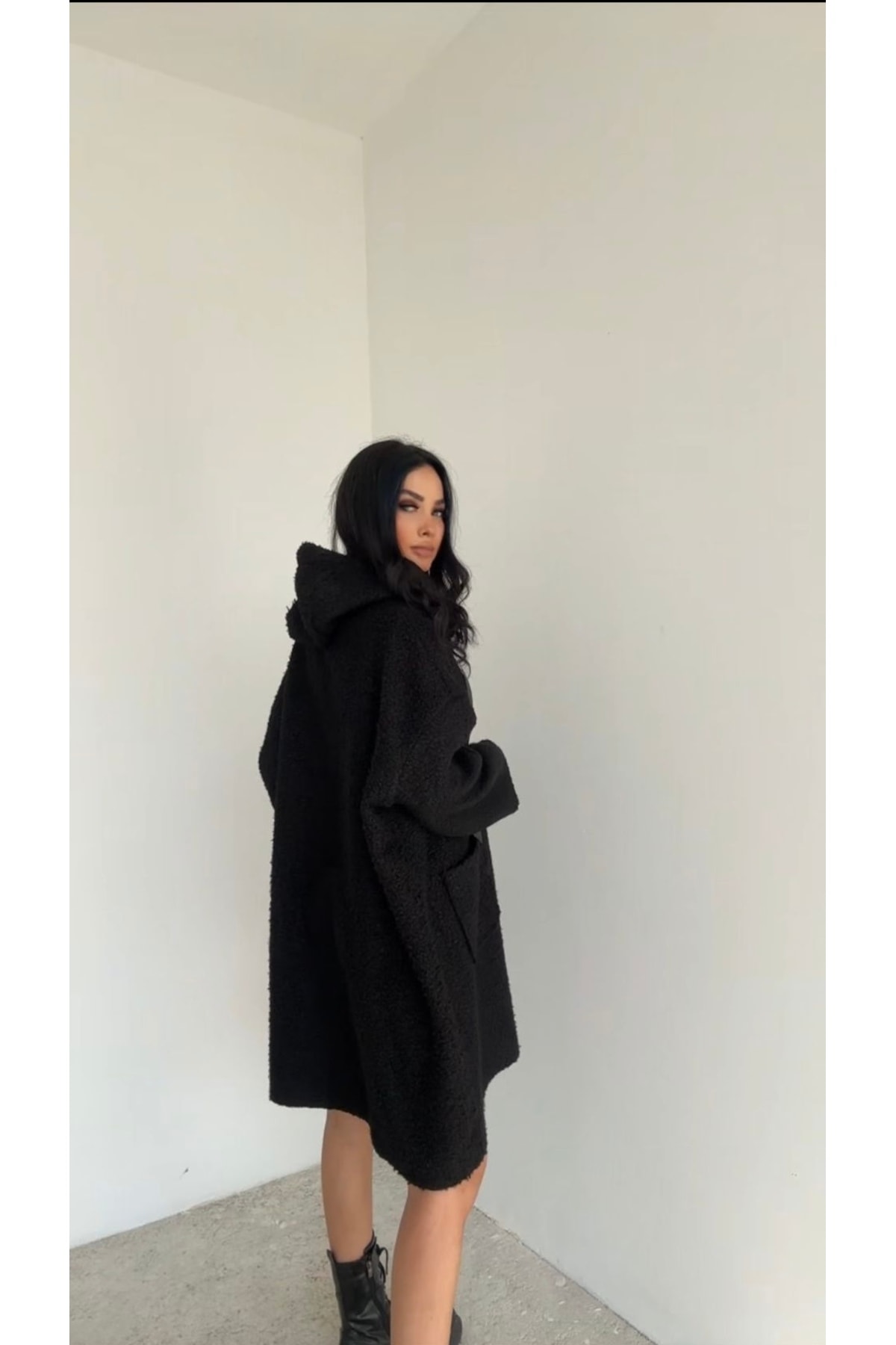 Kapüşonlu Cepli Astarsız Hafif Buklet Oversize Kaban