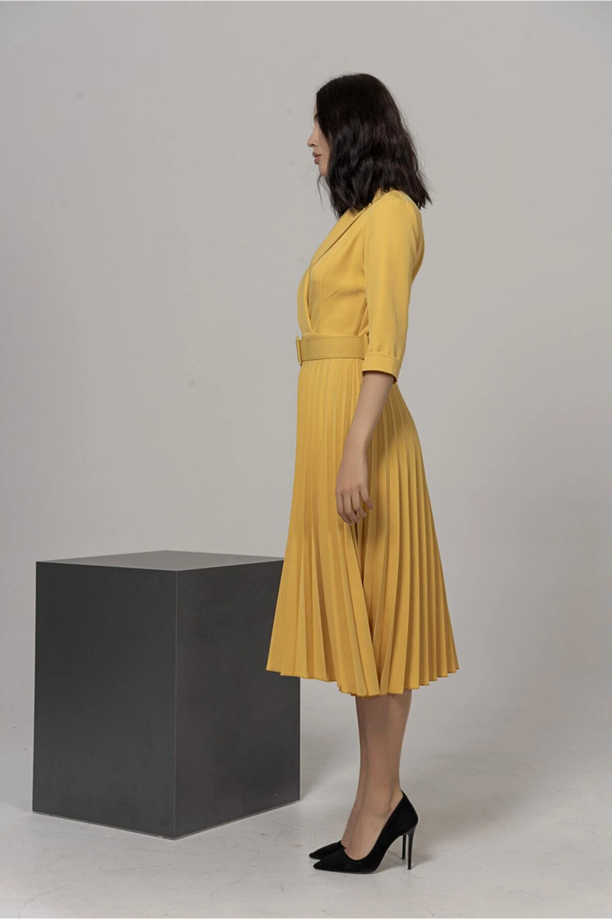 Kruvaze Yakalı Truvakar Kol Sarı Kloş Elbise