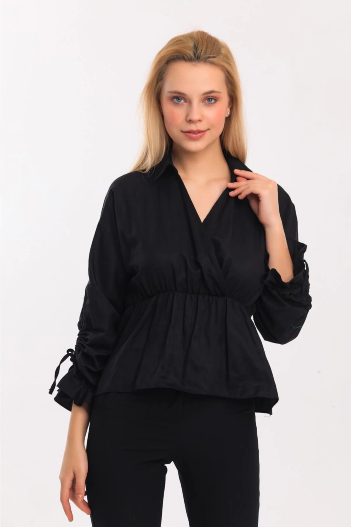Büzgü Detaylı Bluz