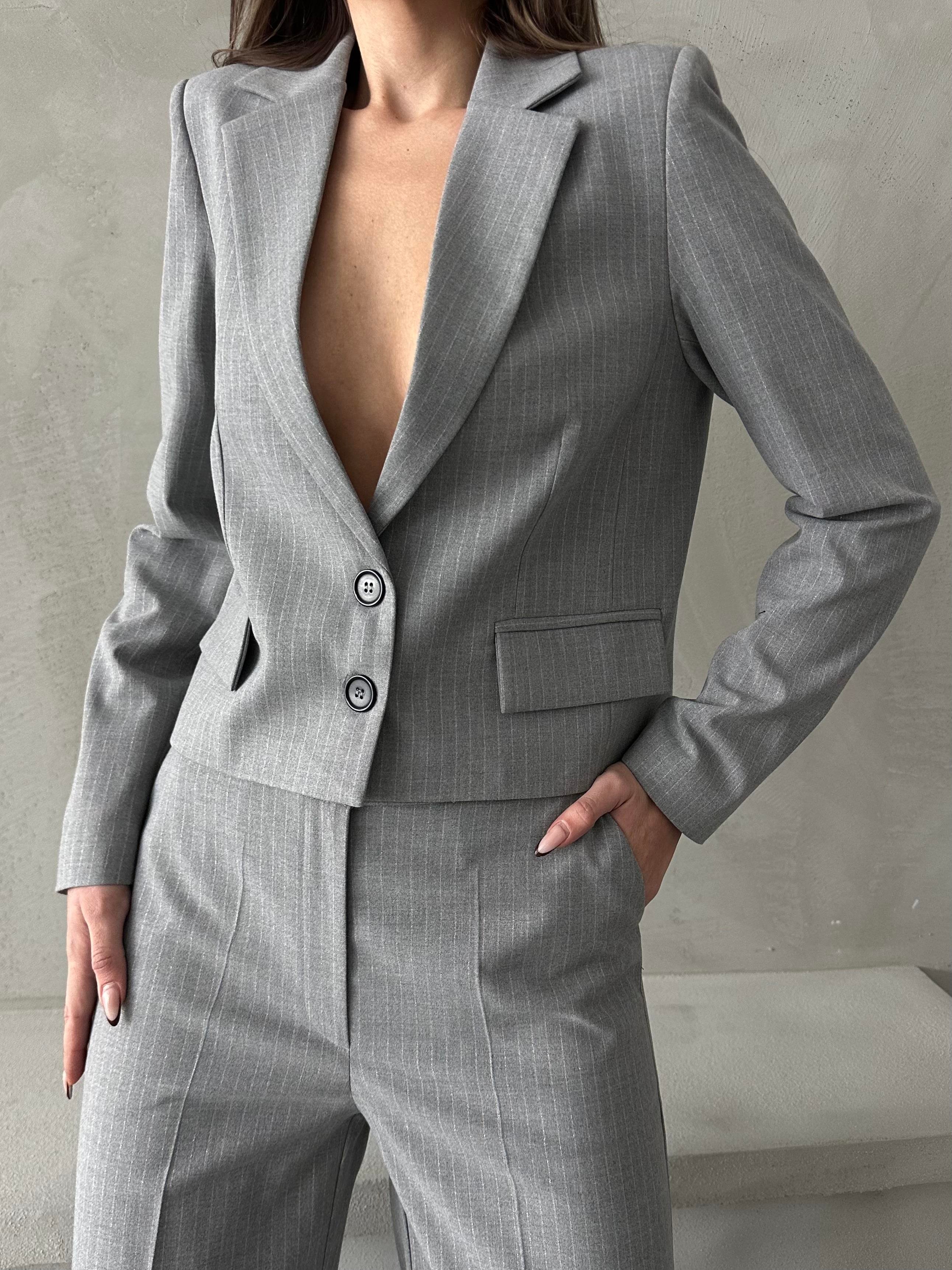 Çizgili Crop Ceket Pantolon Takım Gri