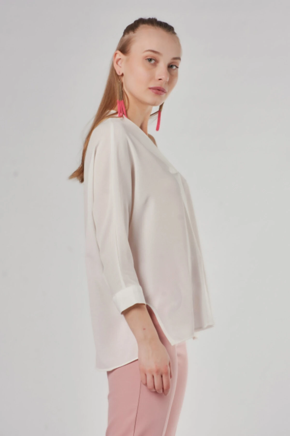 Pileli Ekru V Yaka Bluz