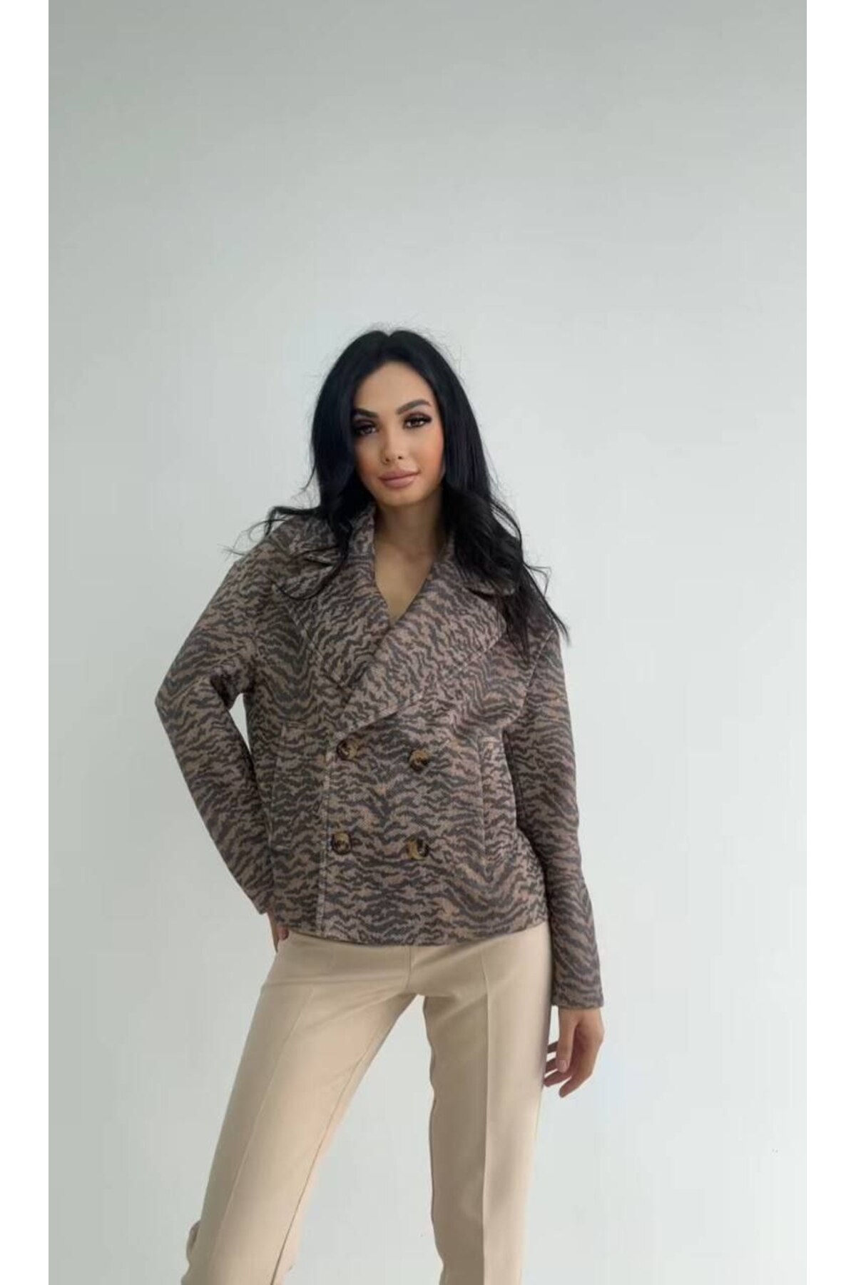 Oversize Düğmeli Astarlı Cepli Kısa Kaban