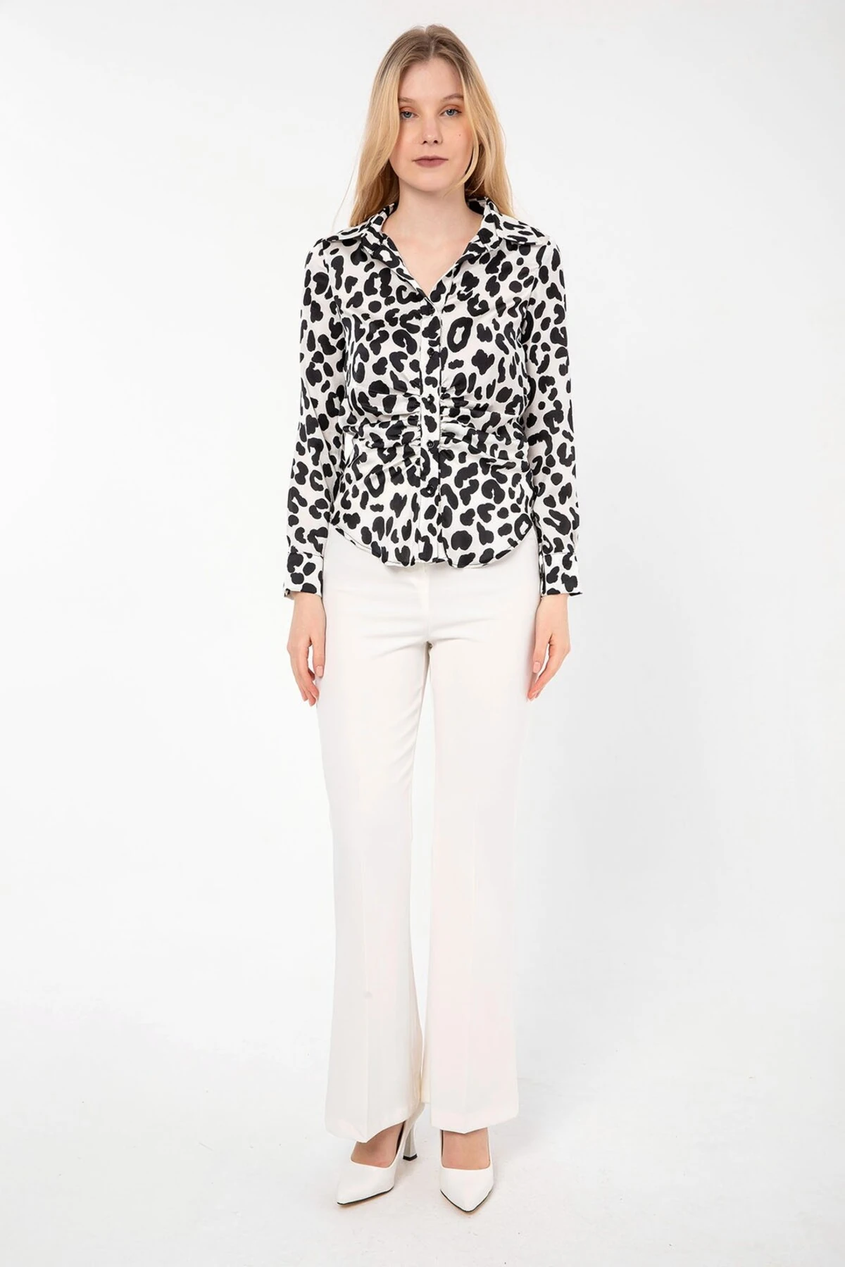 Saten Siyah Beyaz Büzgülü Bluz