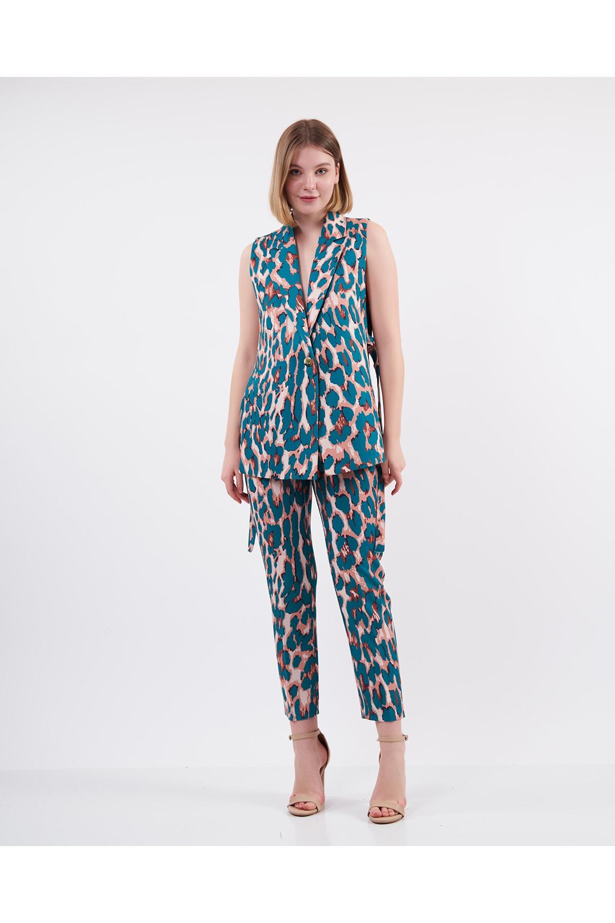 Desenli Tokalı Yelek