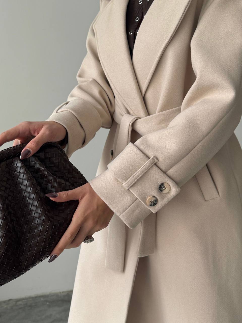 Kruvaze Yaka Kuşak Detaylı Kaşe Kaban