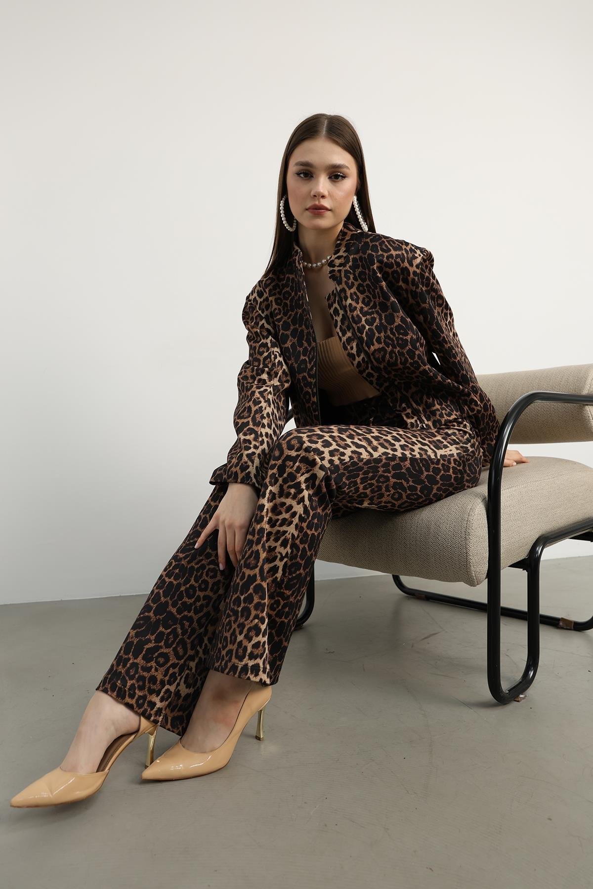 Leopar Desenli Takım