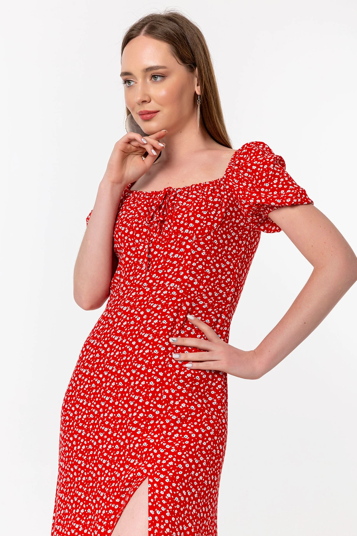 Kırmızı Desenli Yırtmaçlı Elbise