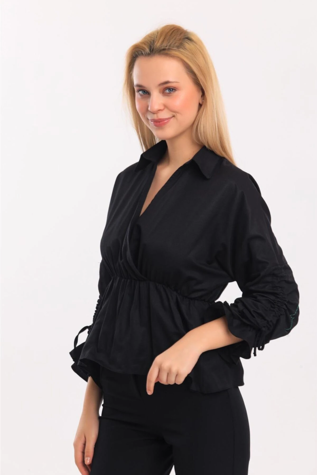 Büzgü Detaylı Bluz