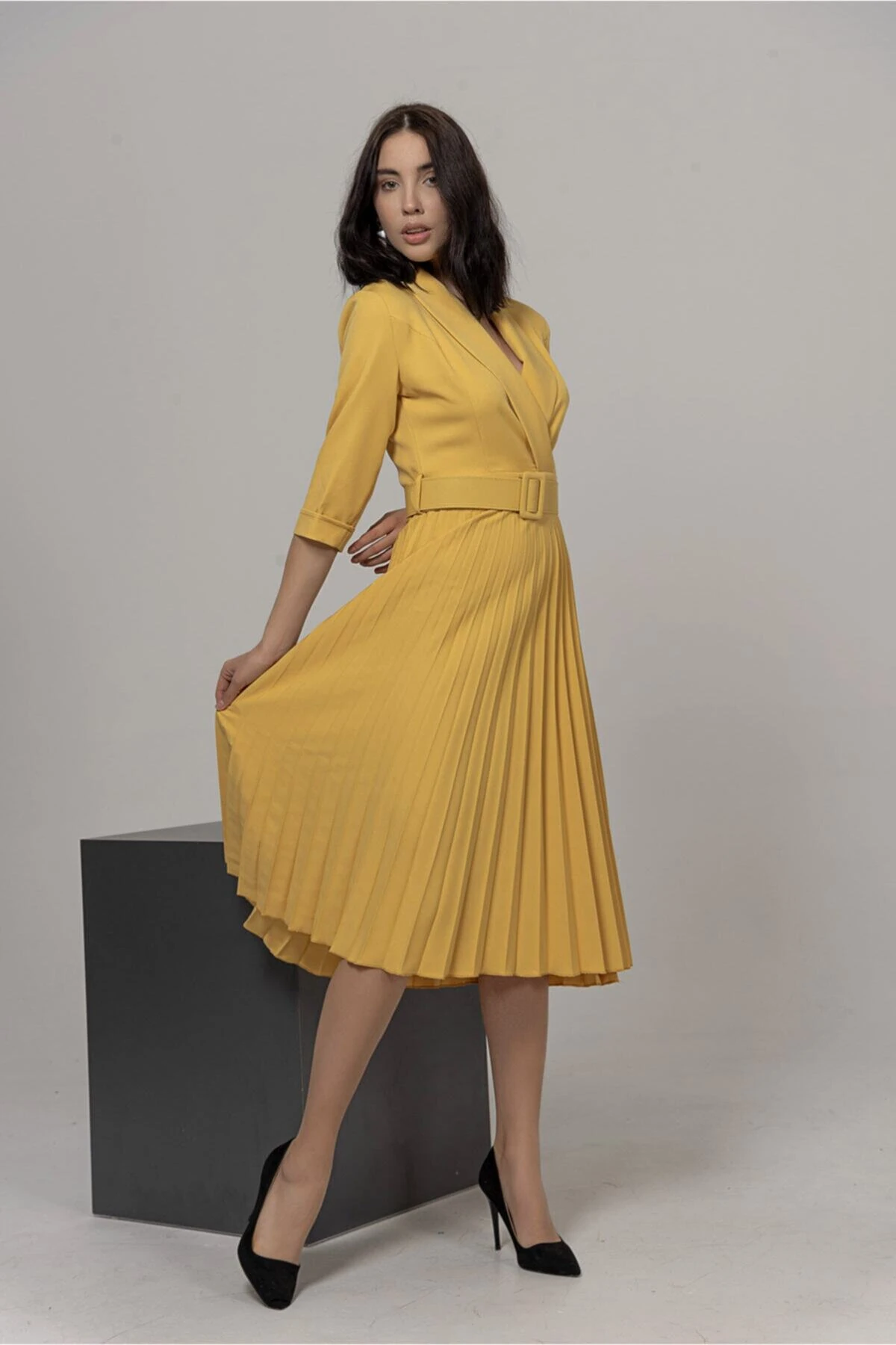 Kruvaze Yakalı Truvakar Kol Sarı Kloş Elbise