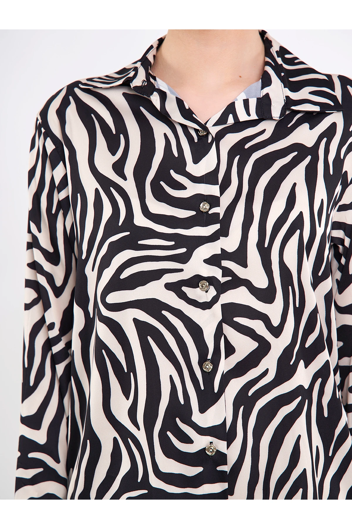 Desenli Saten Gömlek