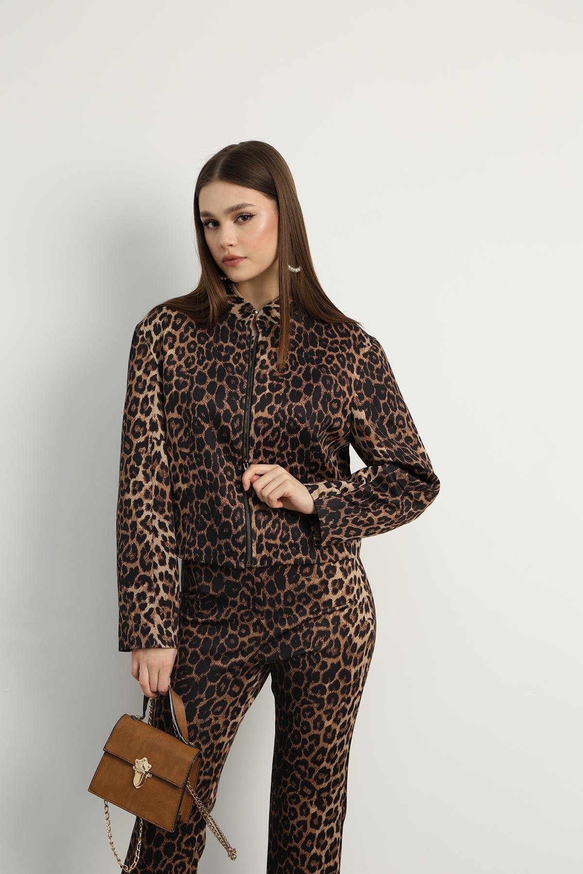 Leopar Desenli Takım