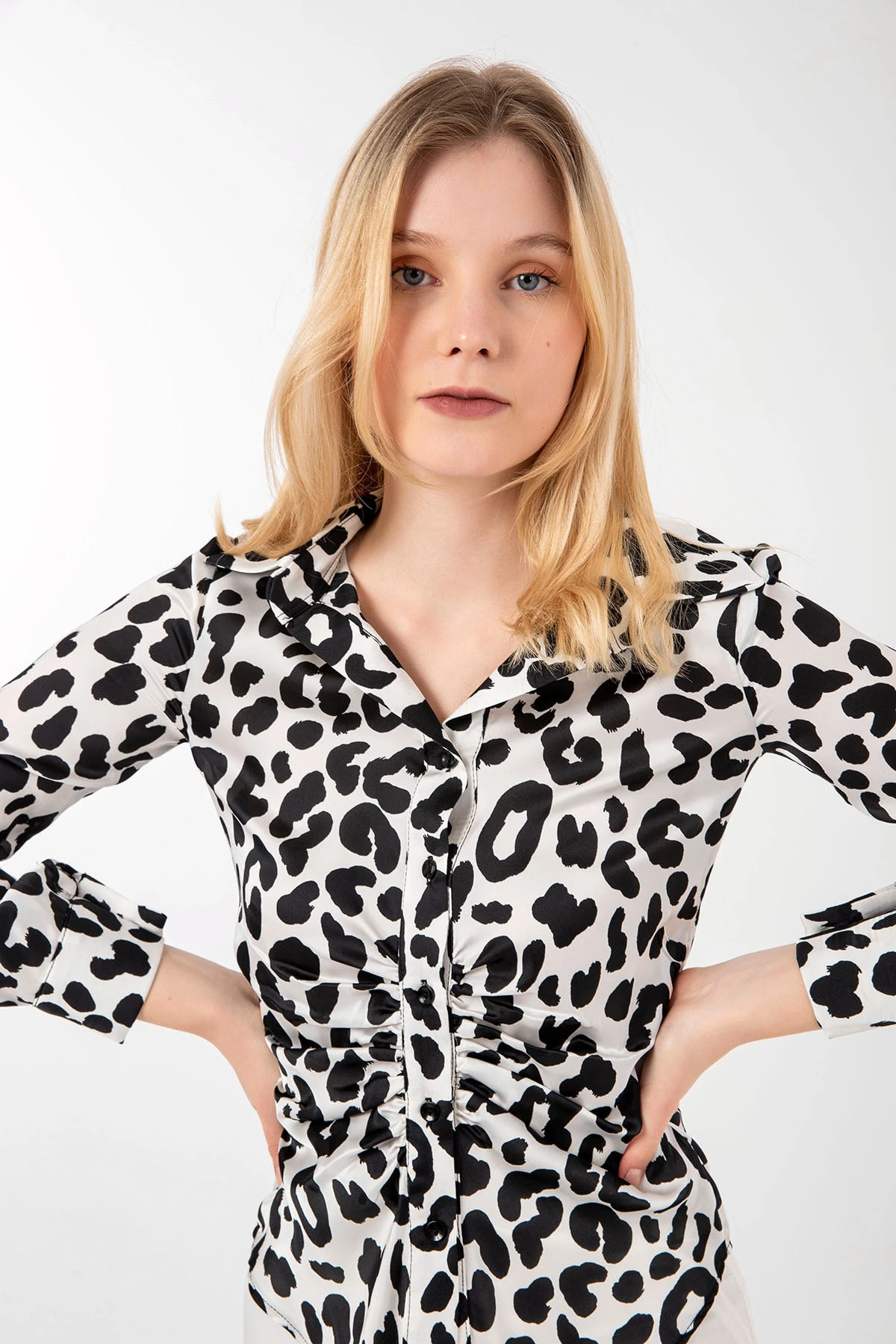 Siyah Beyaz Desenli Gömlek Bluz