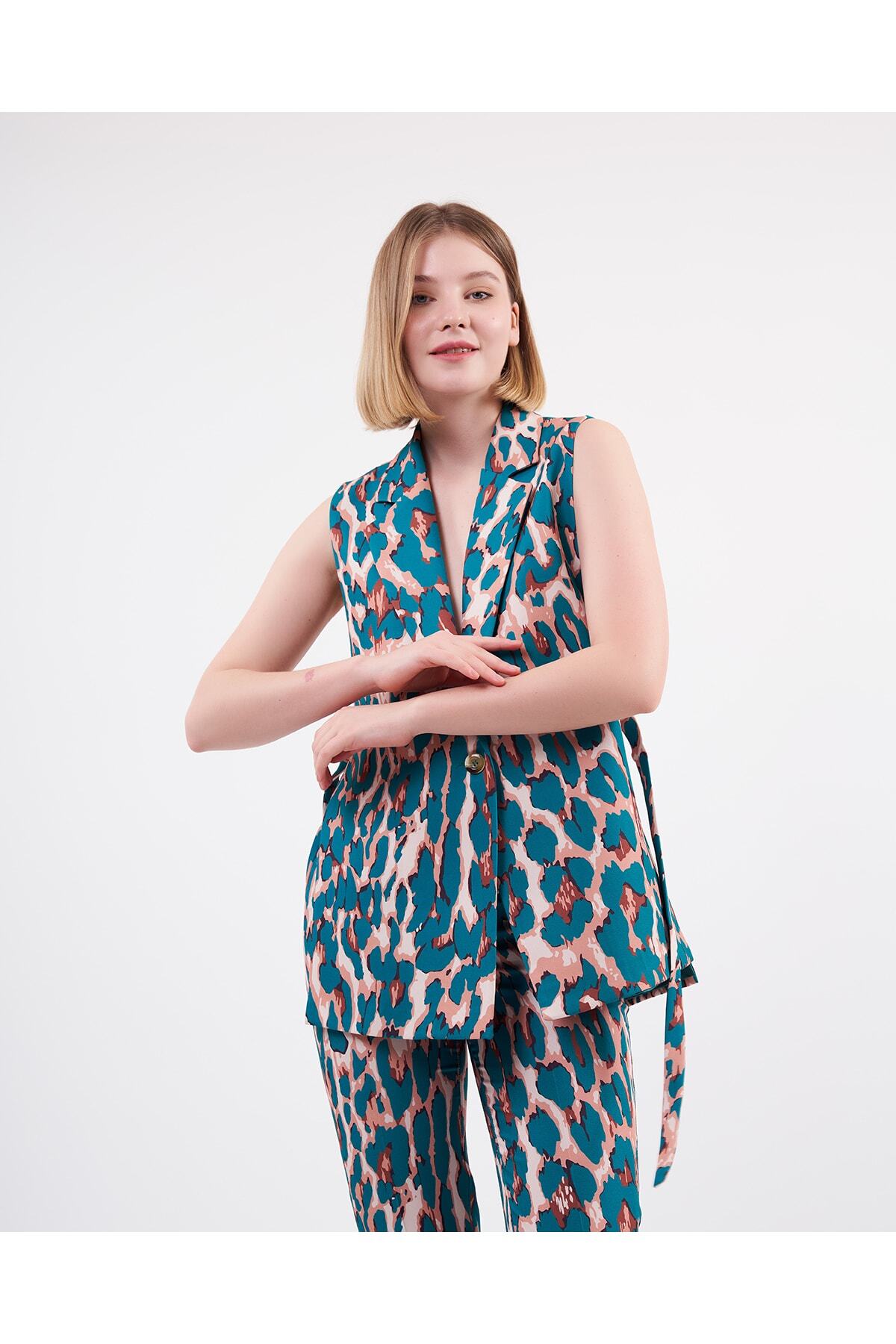 Desenli Tokalı Yelek