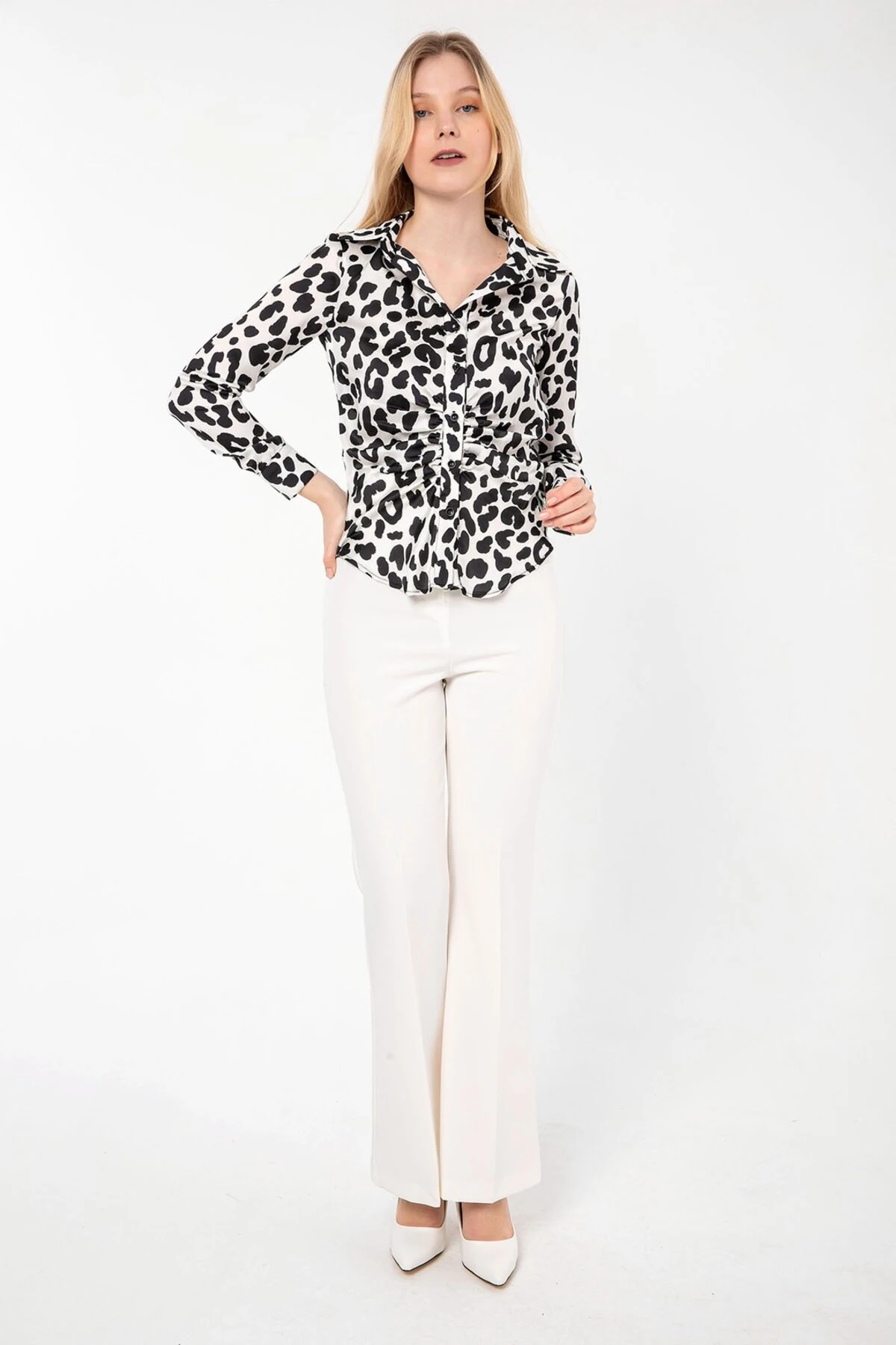 Saten Siyah Beyaz Büzgülü Bluz