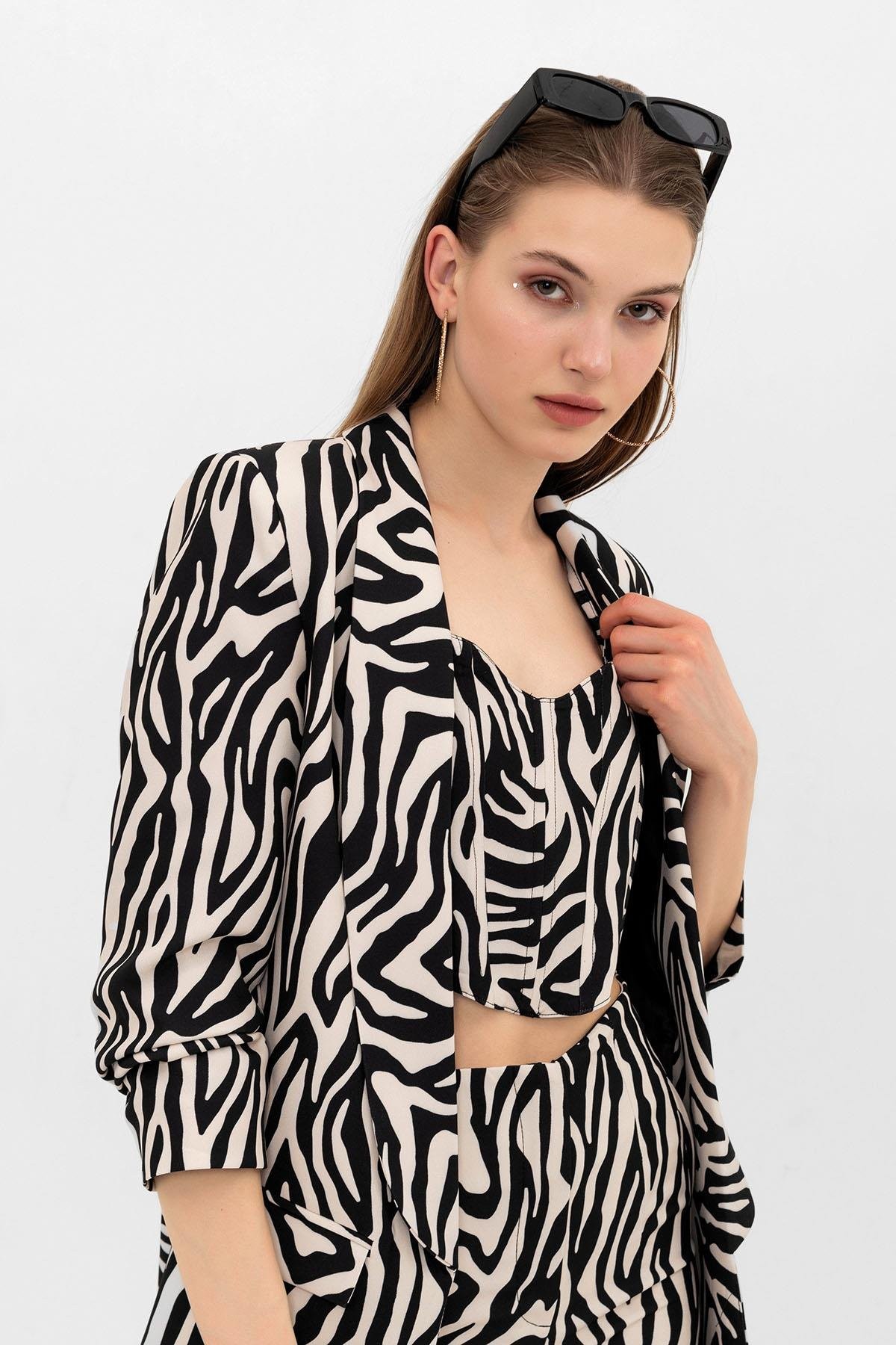 Mia Kolu Büzgülü Blazer Ceket Zebra Desenli