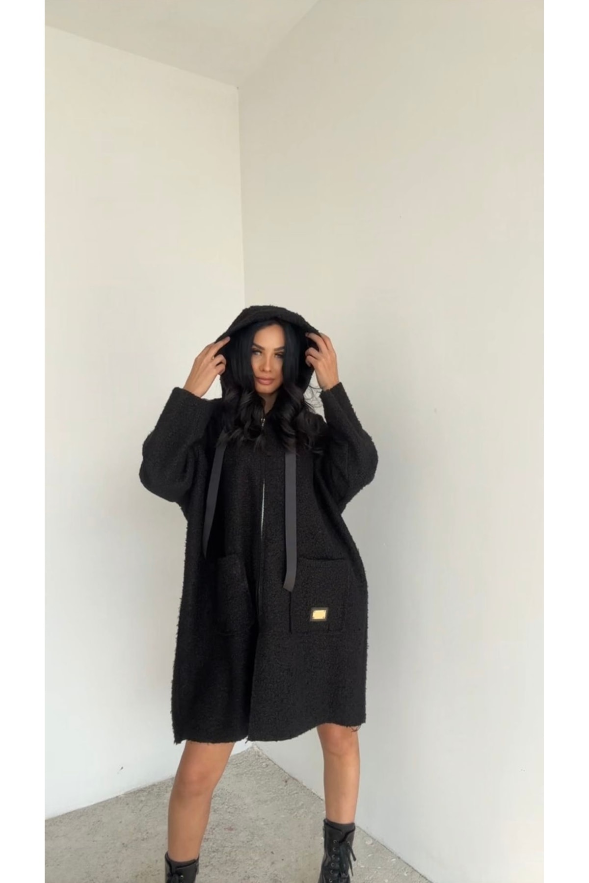 Kapüşonlu Cepli Astarsız Hafif Buklet Oversize Kaban