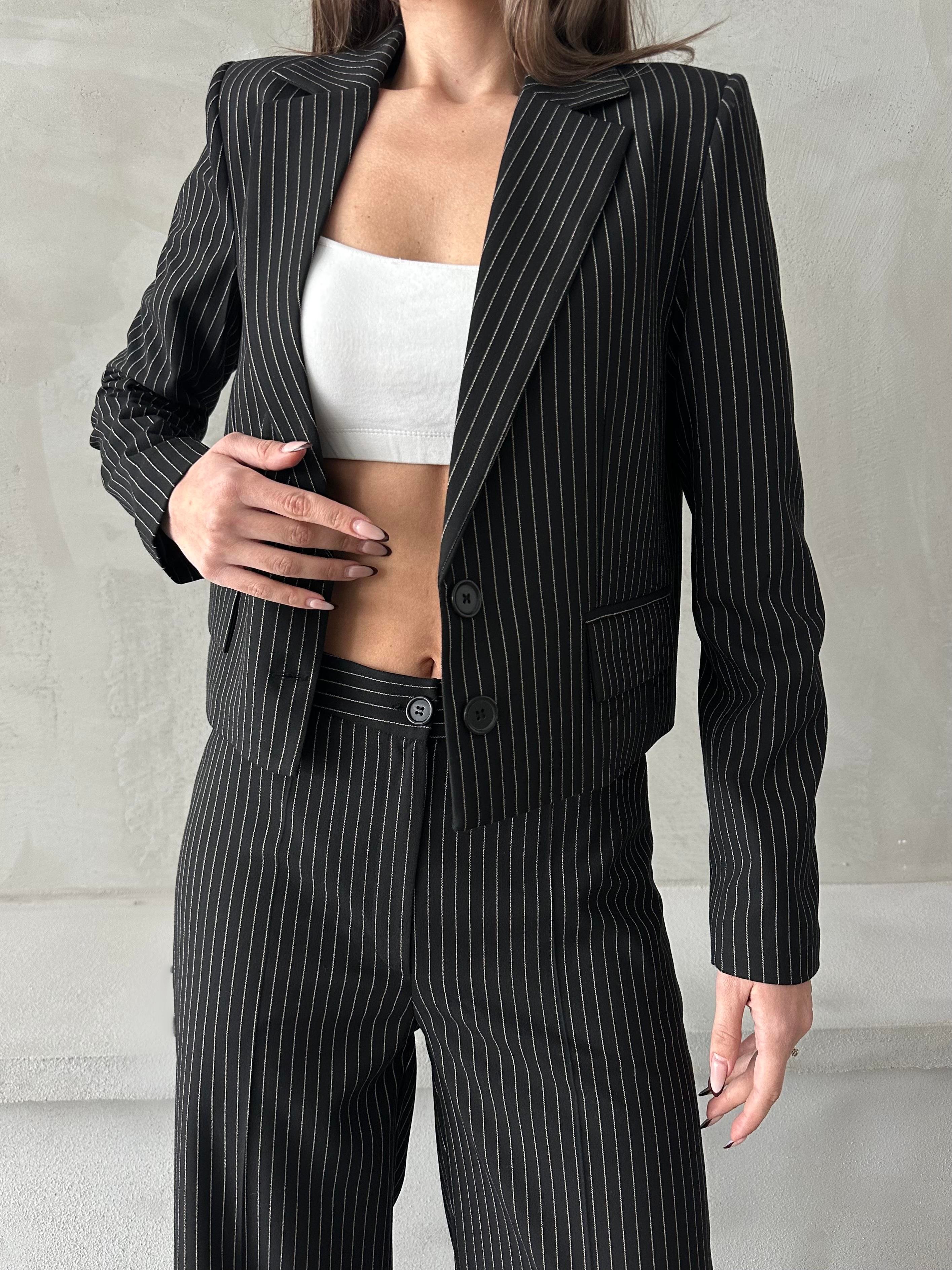 Çizgili Crop Ceket Pantolon Takım Siyah