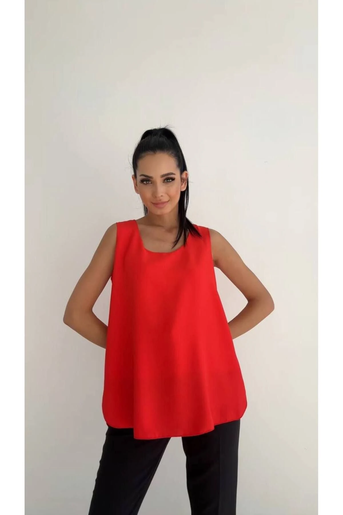 Rahat Kesim Sıfır Kollu Bluz