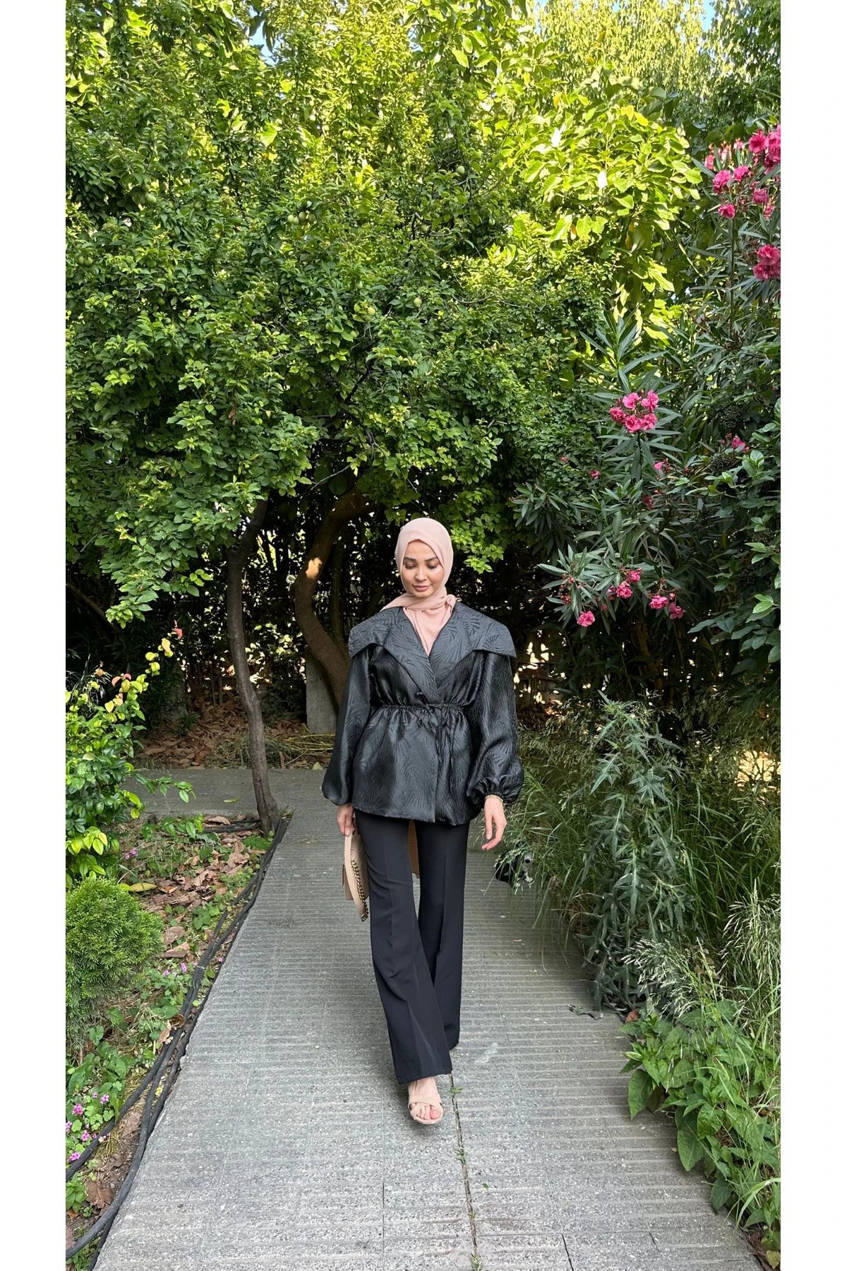 Siyah Desenli Özel Tasarım Tesettür Ceket Siyah