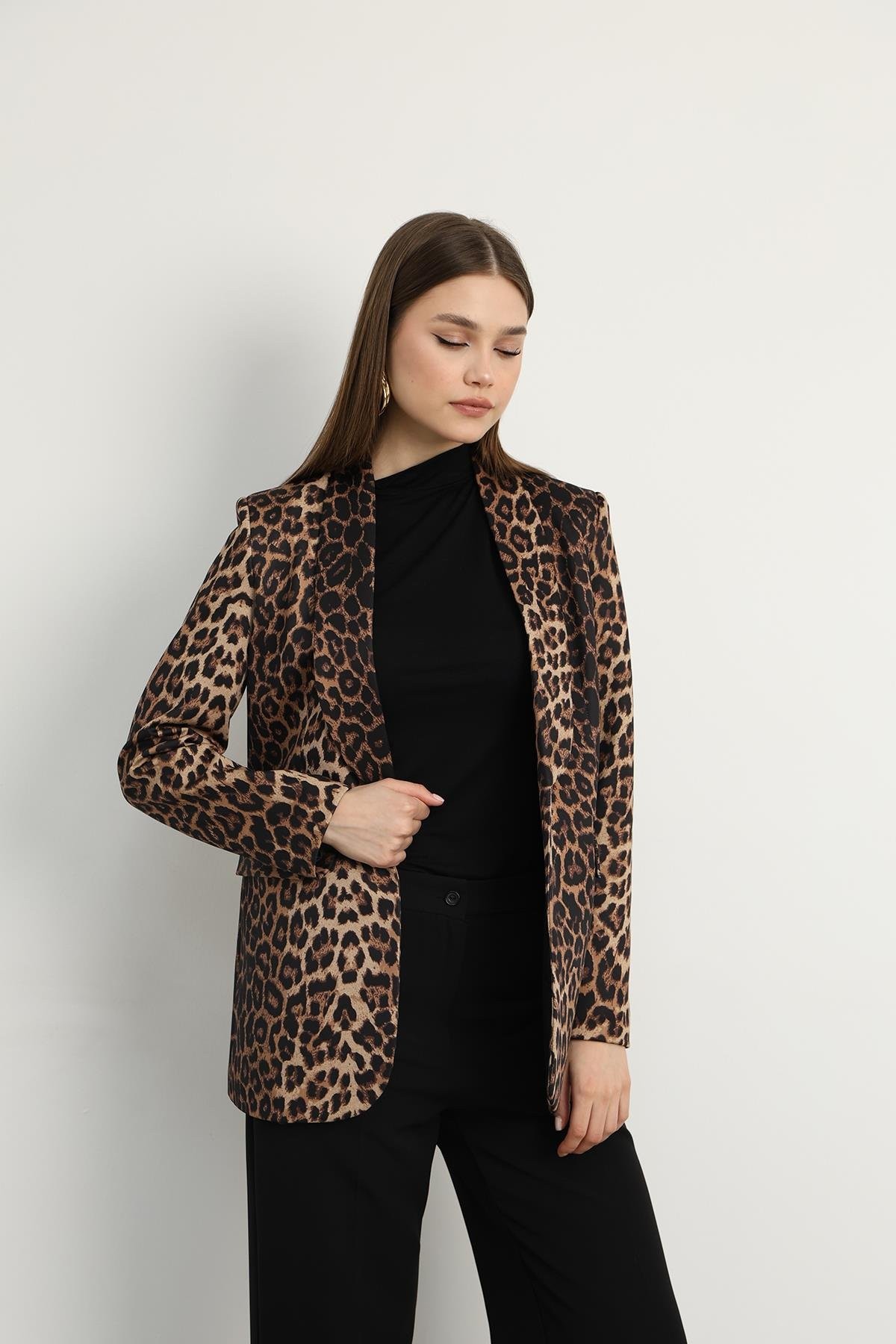 Tek Düğmeli Leopar Desenli Ceket