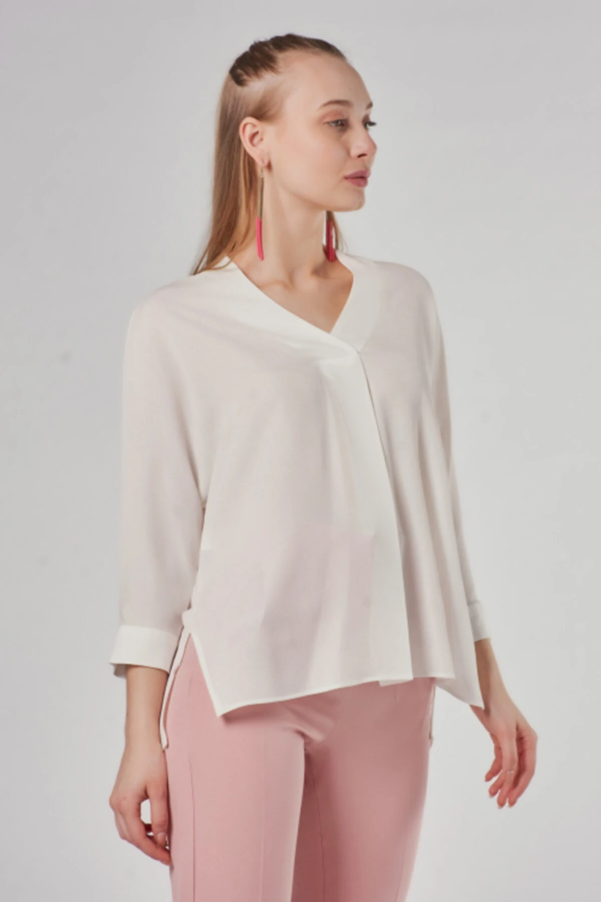 Pileli Ekru V Yaka Bluz