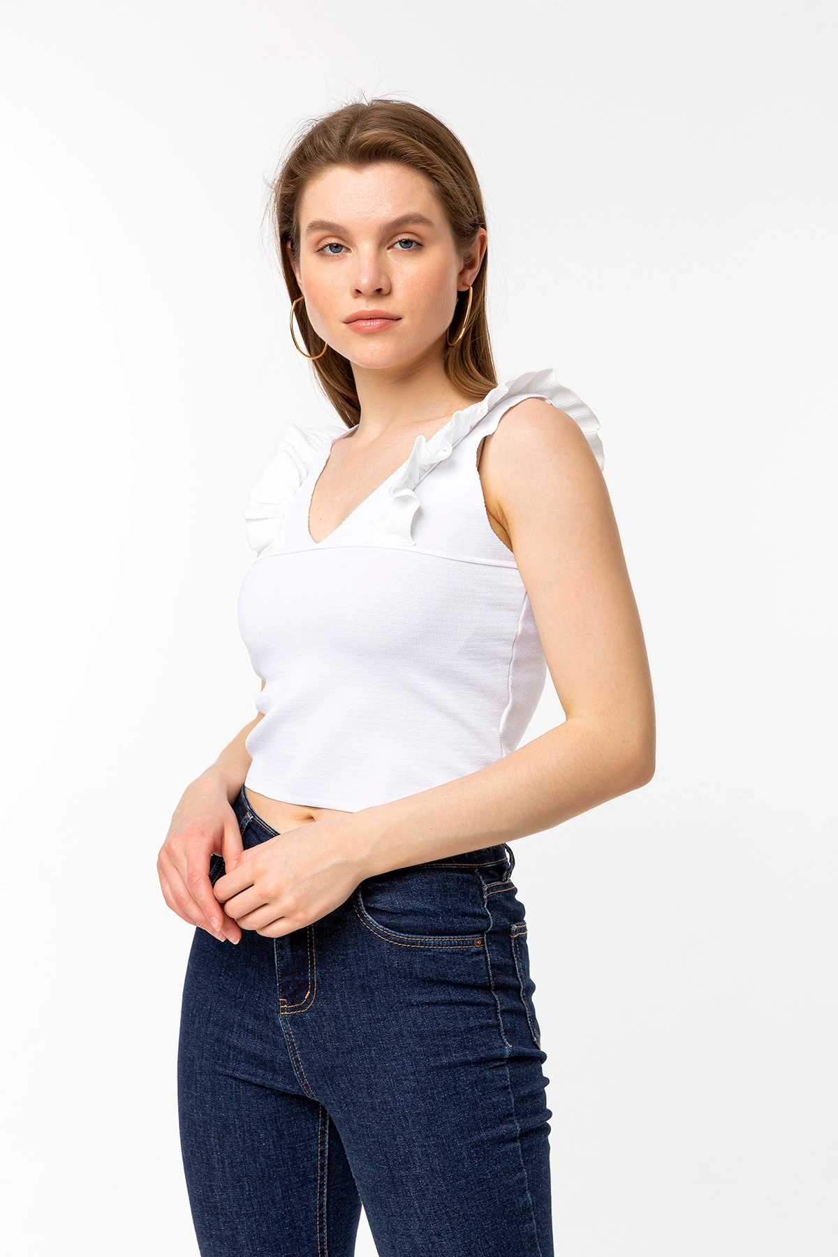 Fırfır Detaylı Askılı Beyaz Crop Bluz