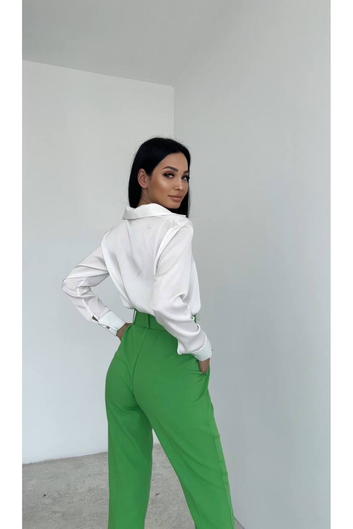 Dar Paça Klasik Kemerli Kumaş Pantolon