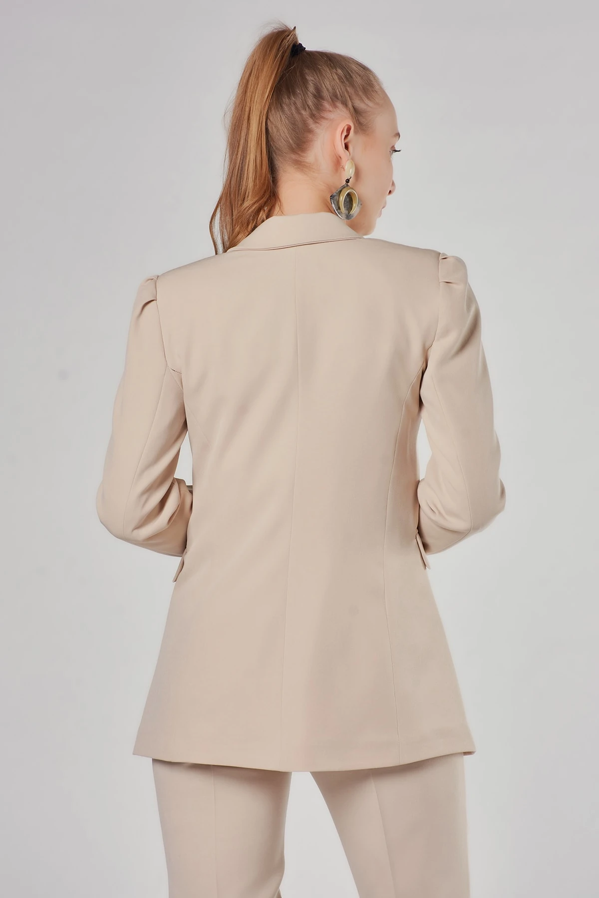 Düğmeli Bej Kadın Ceket