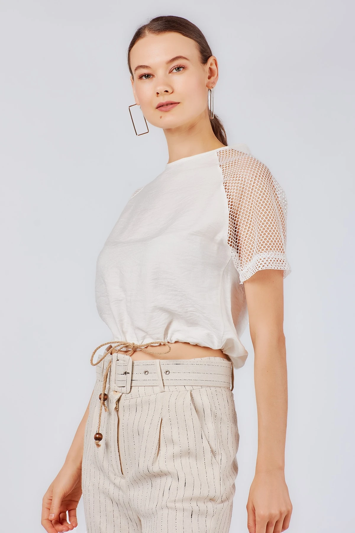 File Kol Detaylı Beyaz Crop Bluz