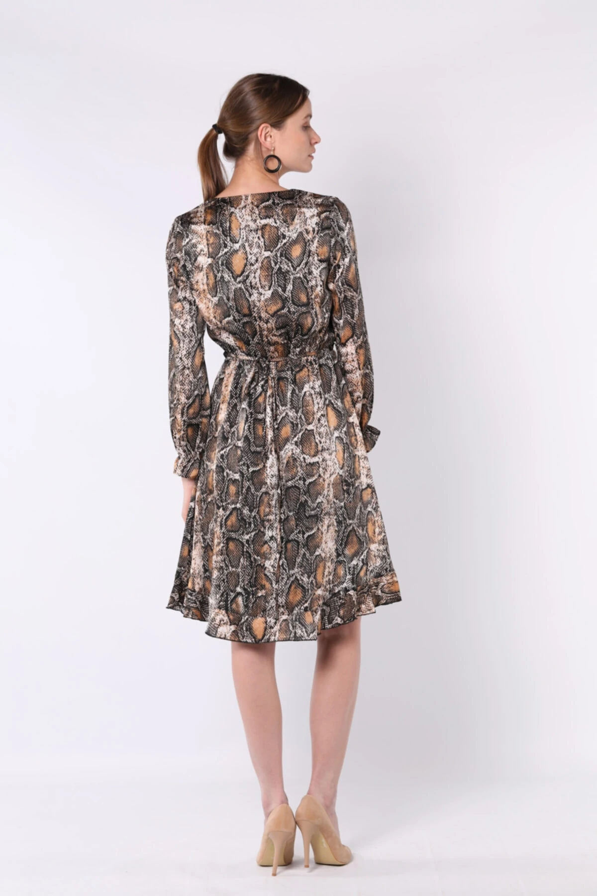 Kruvaze Yaka Yılan Desenli Saten Elbise