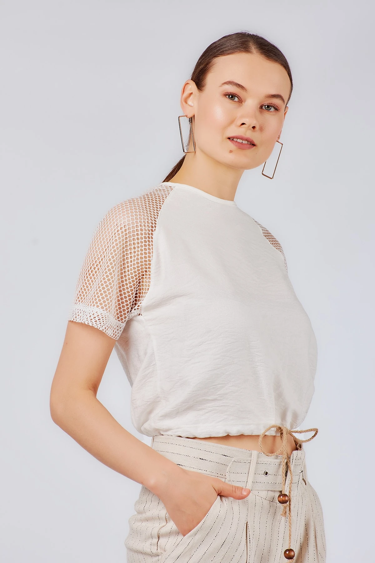 File Kol Detaylı Beyaz Crop Bluz