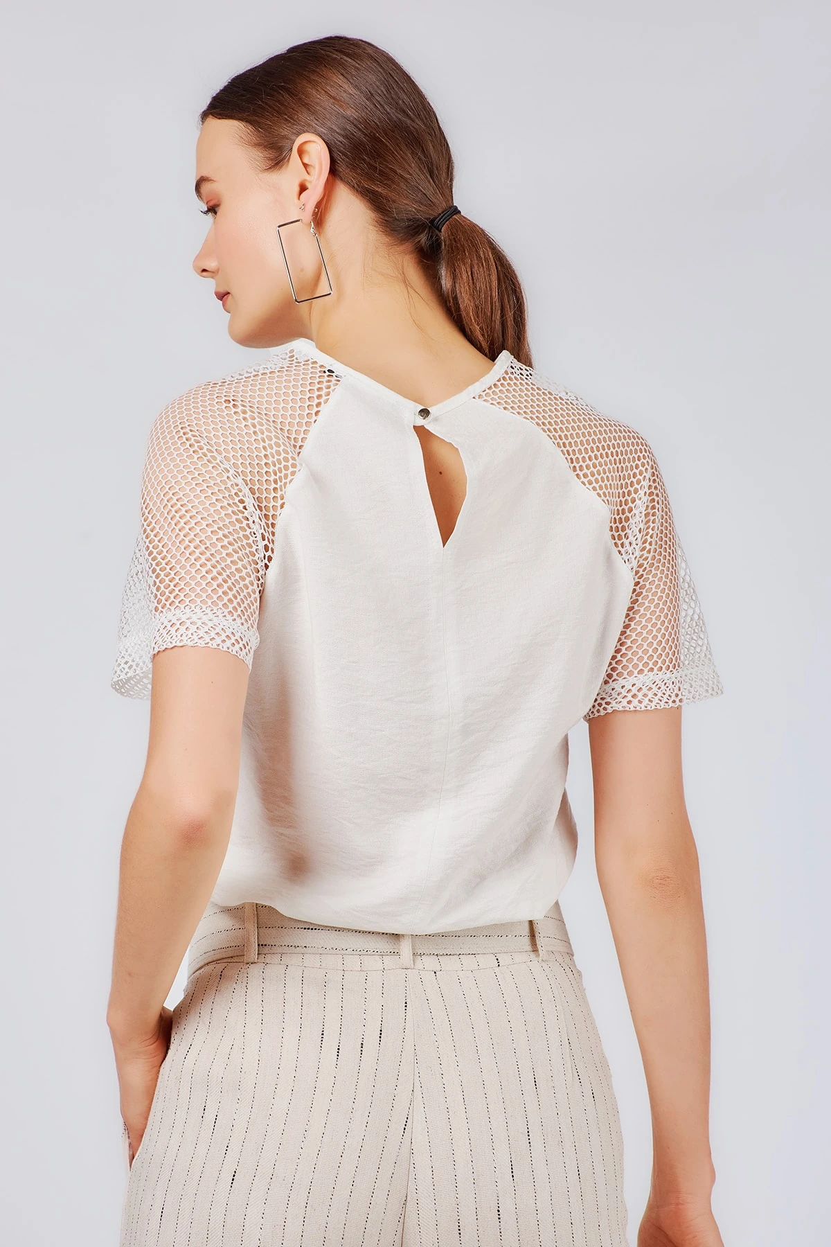 File Kol Detaylı Beyaz Crop Bluz