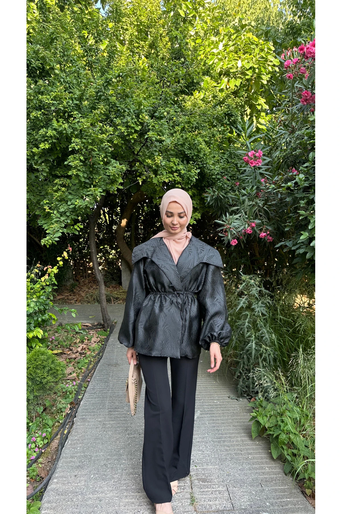 Siyah Desenli Özel Tasarım Tesettür Ceket Siyah